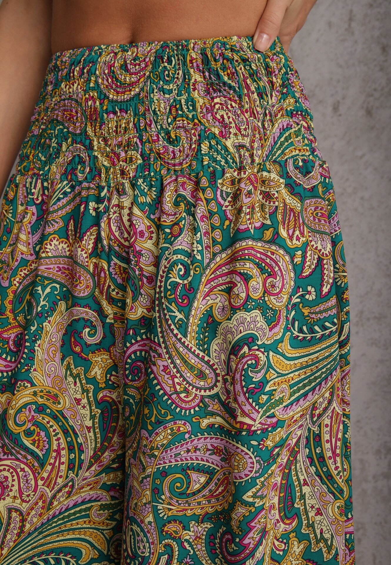 defox Pantaloni Culottes Verzi din Țesătură de Bumbac Decorați cu Model Paisley Gwinamas