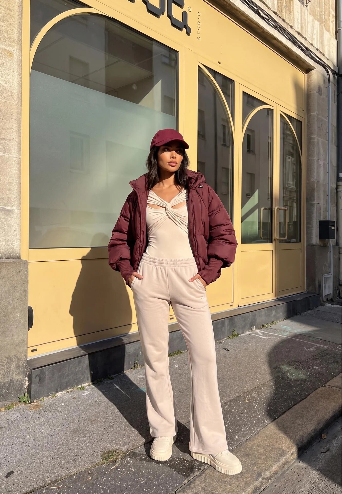 defox Pantaloni de trening bej evazați cu elastic în talie Efranaria