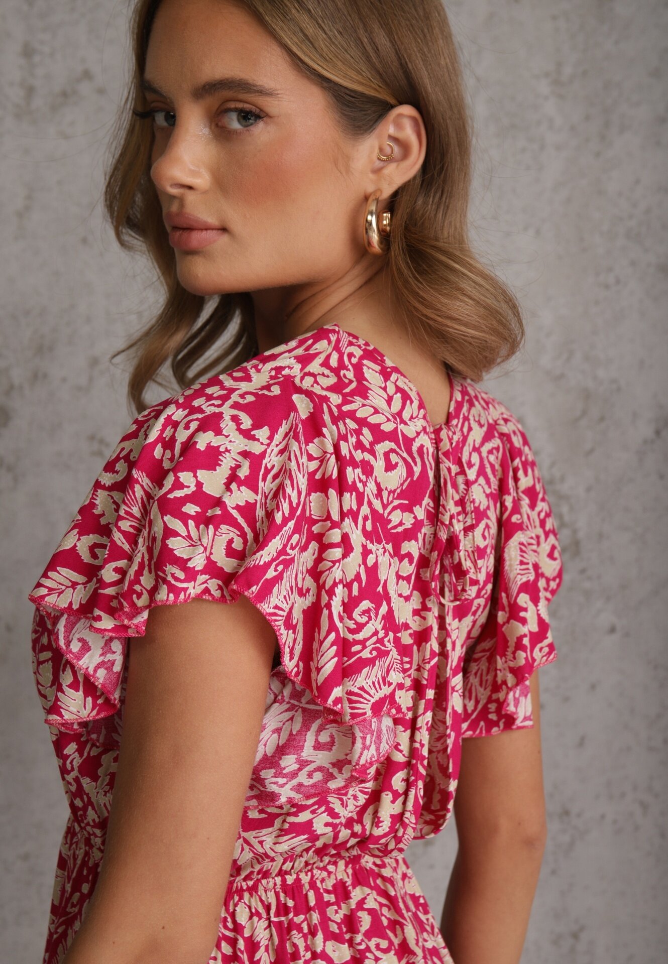defox Rochie fuchsia din bumbac cu croi evazat decorată cu volane și elastic în talie Neliaura