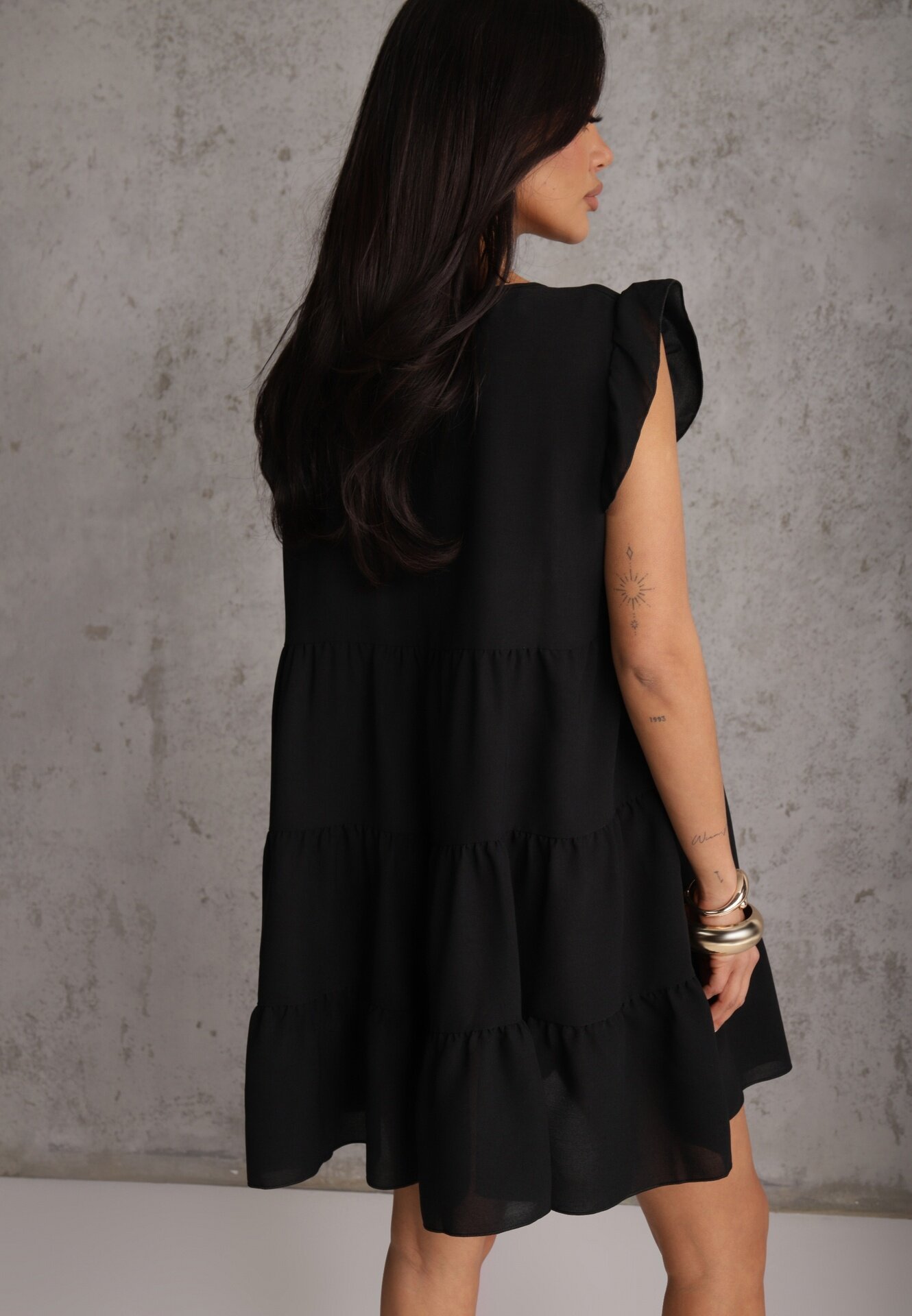 defox Rochie Negru cu Mânecă Scurtă și Volane Decorative cu Croială Cloș Vetesa