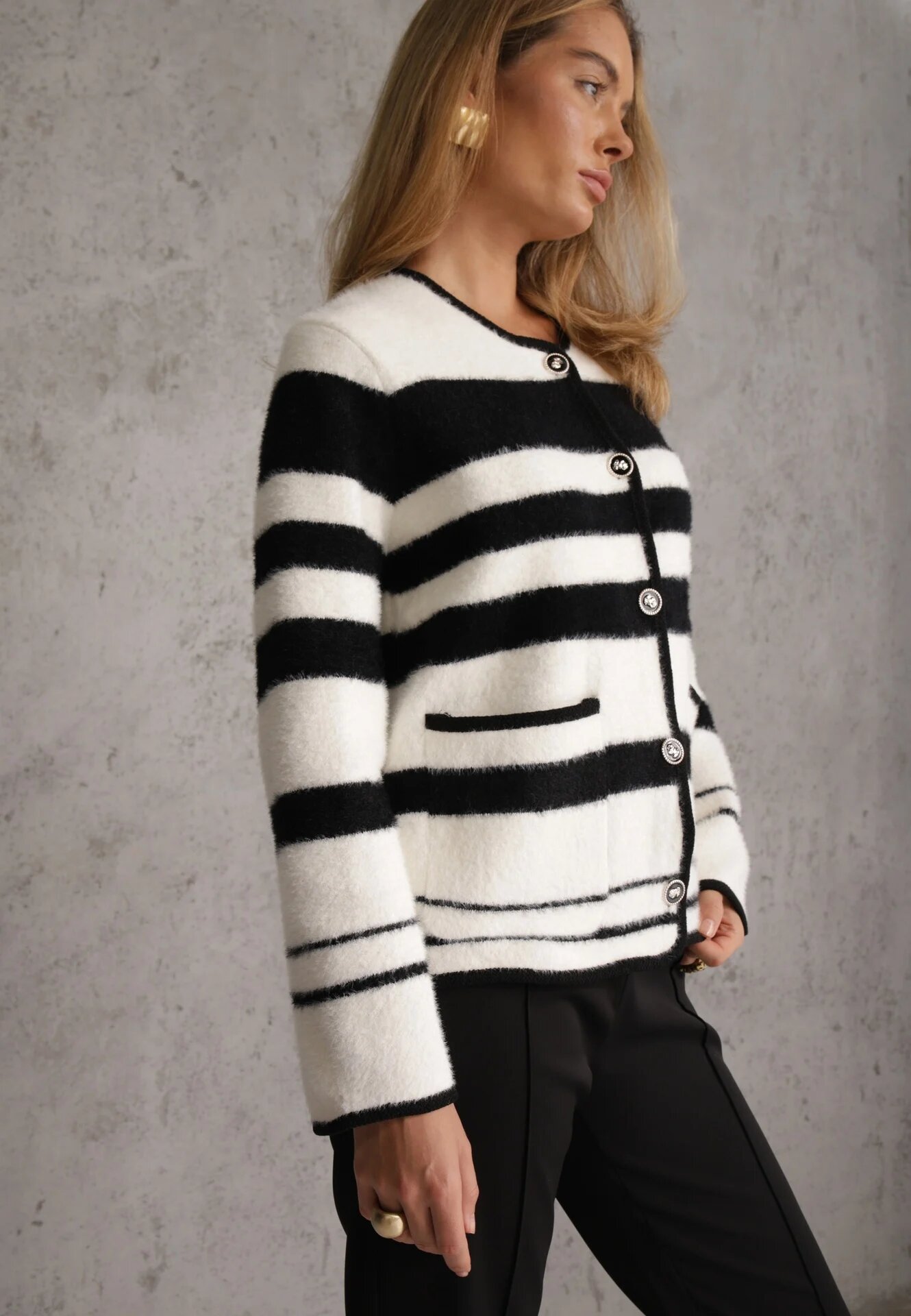 elsa.m by may Cardigan Alb-Negru încheiat din tricot de viscoză în dungi Aiwana