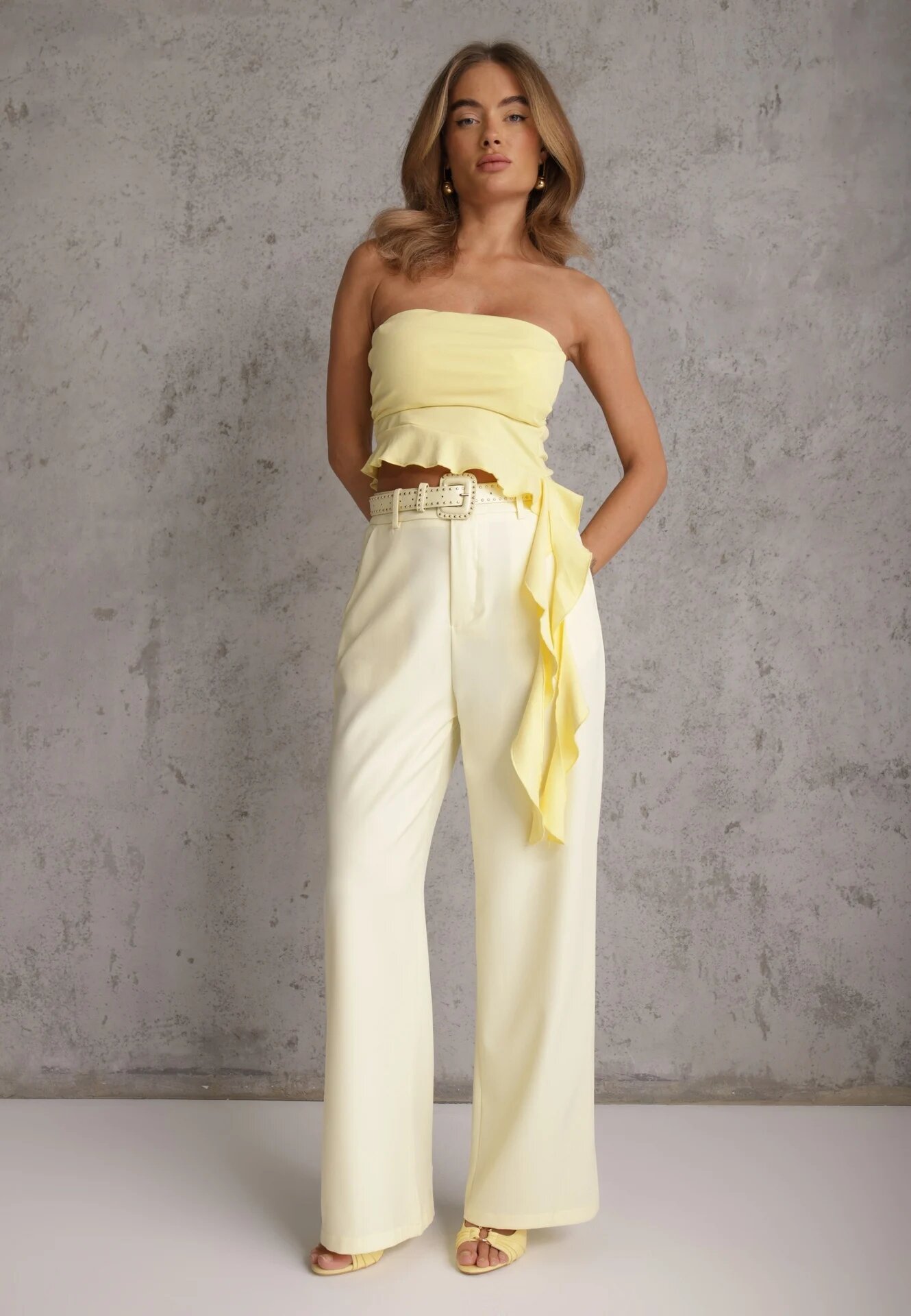 elsa.m by may Pantaloni eleganți cu croială largă și curea decorativă Airia Galbeni