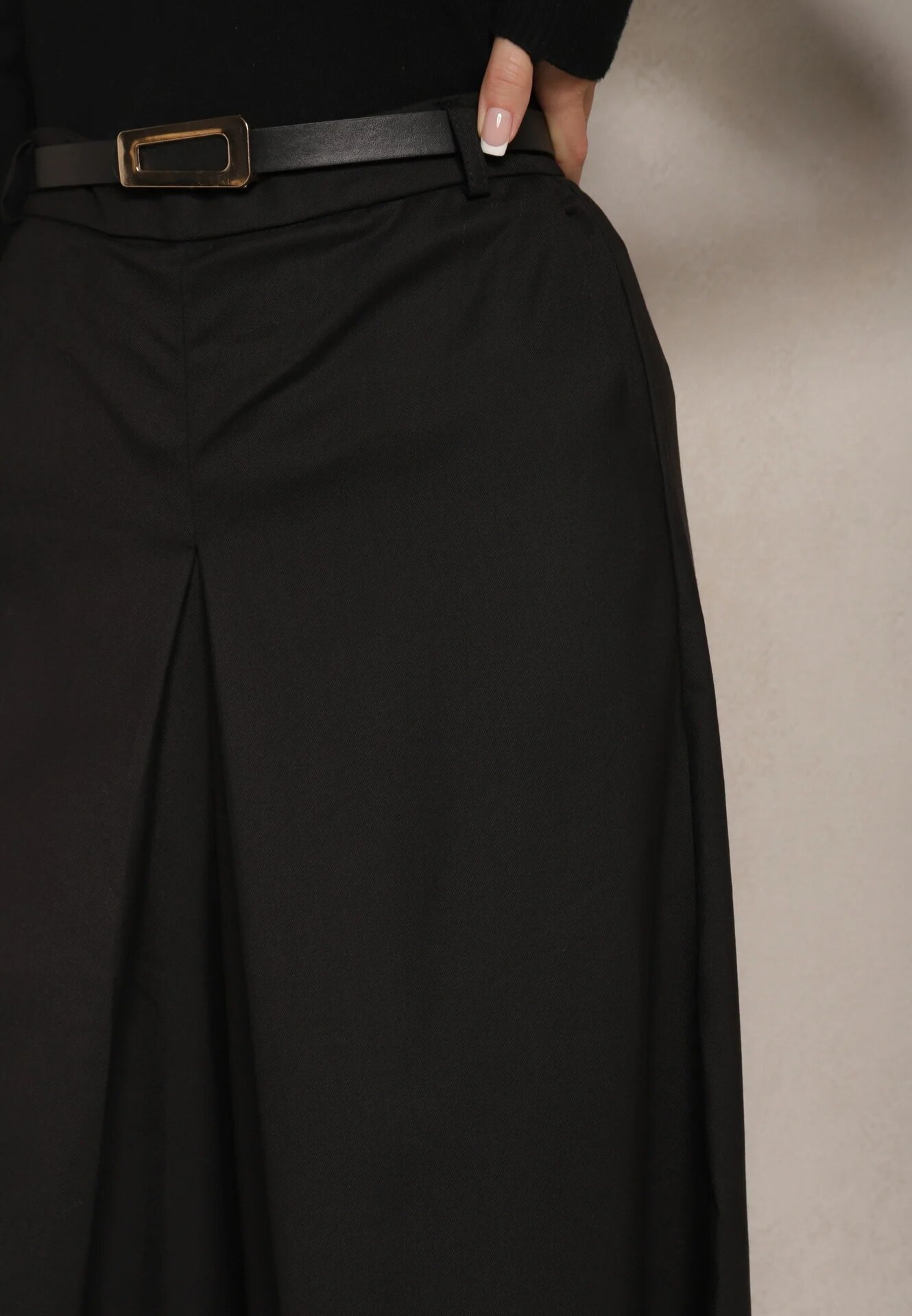 elsa.m by may Pantaloni negri culottes cu curea și croială largă cu aspect de fustă Aimleda
