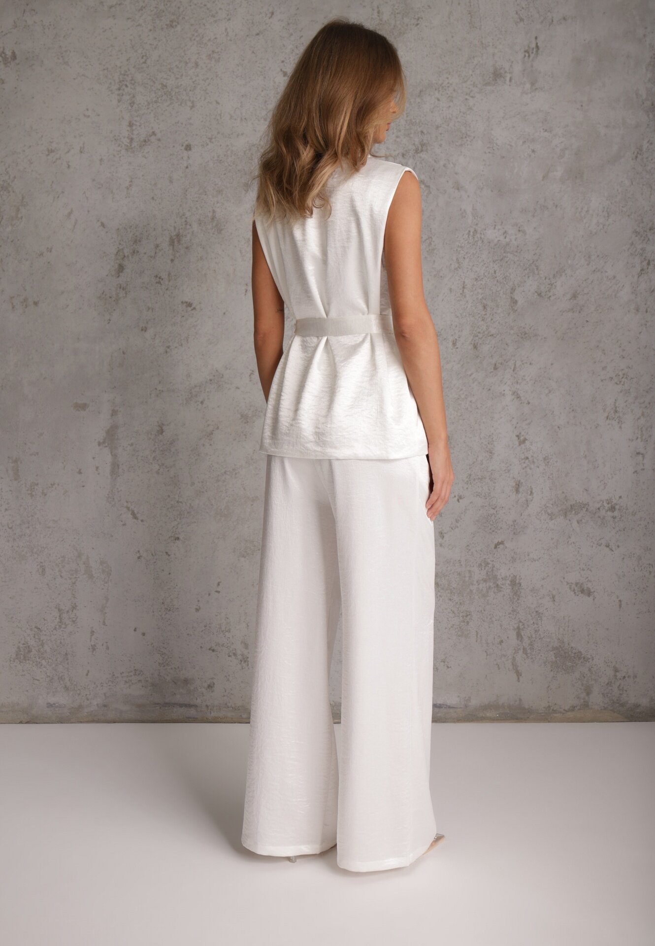 elsa.m by may Set elegant din material satinat bluză în stil kimono și pantaloni largi Adraxera Alb