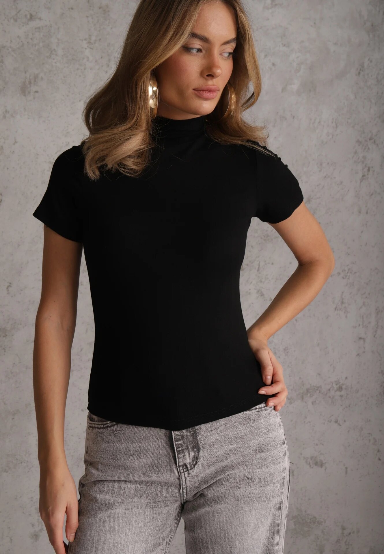 elsa.m by may Tricou negru din viscoză cu croială ajustată cu guler înalt Isomina