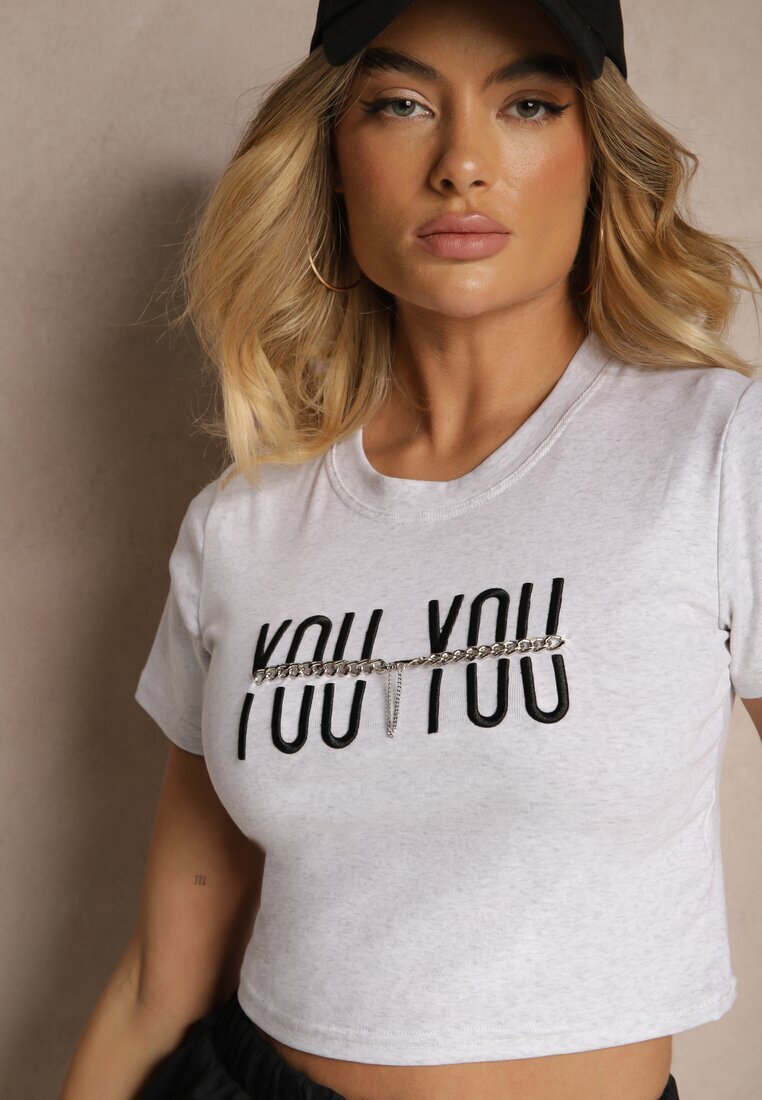 emt Tricou Gri deschis din Bumbac Decorat cu Lanț și cu Inscripția Olithel