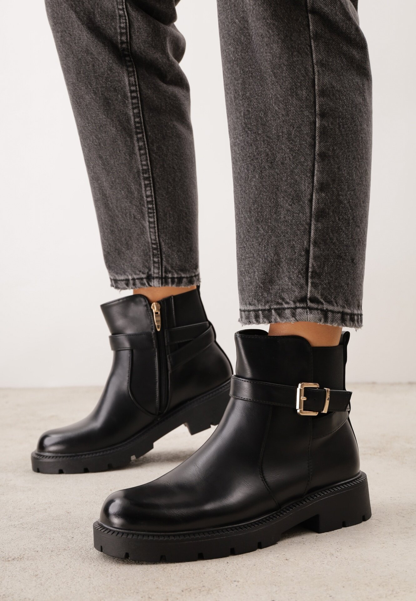 fashion&bella Botine biker cu talpă cu profil și panou elastic decorate cu dungi cu cataramă Serilla Negre