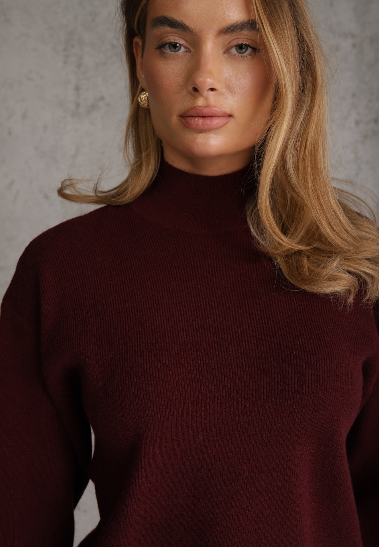 glo-story Cu guler înalt minimalist cu textură ribată Larim Bordo