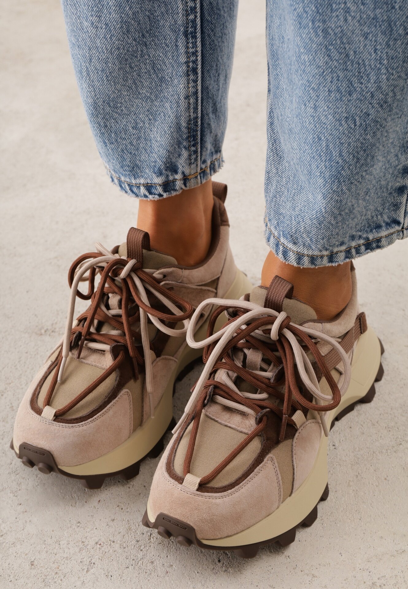 goodin Sneakers chunky din piele întoarsă cu tip cravată dublu și perforații Kildei Bej