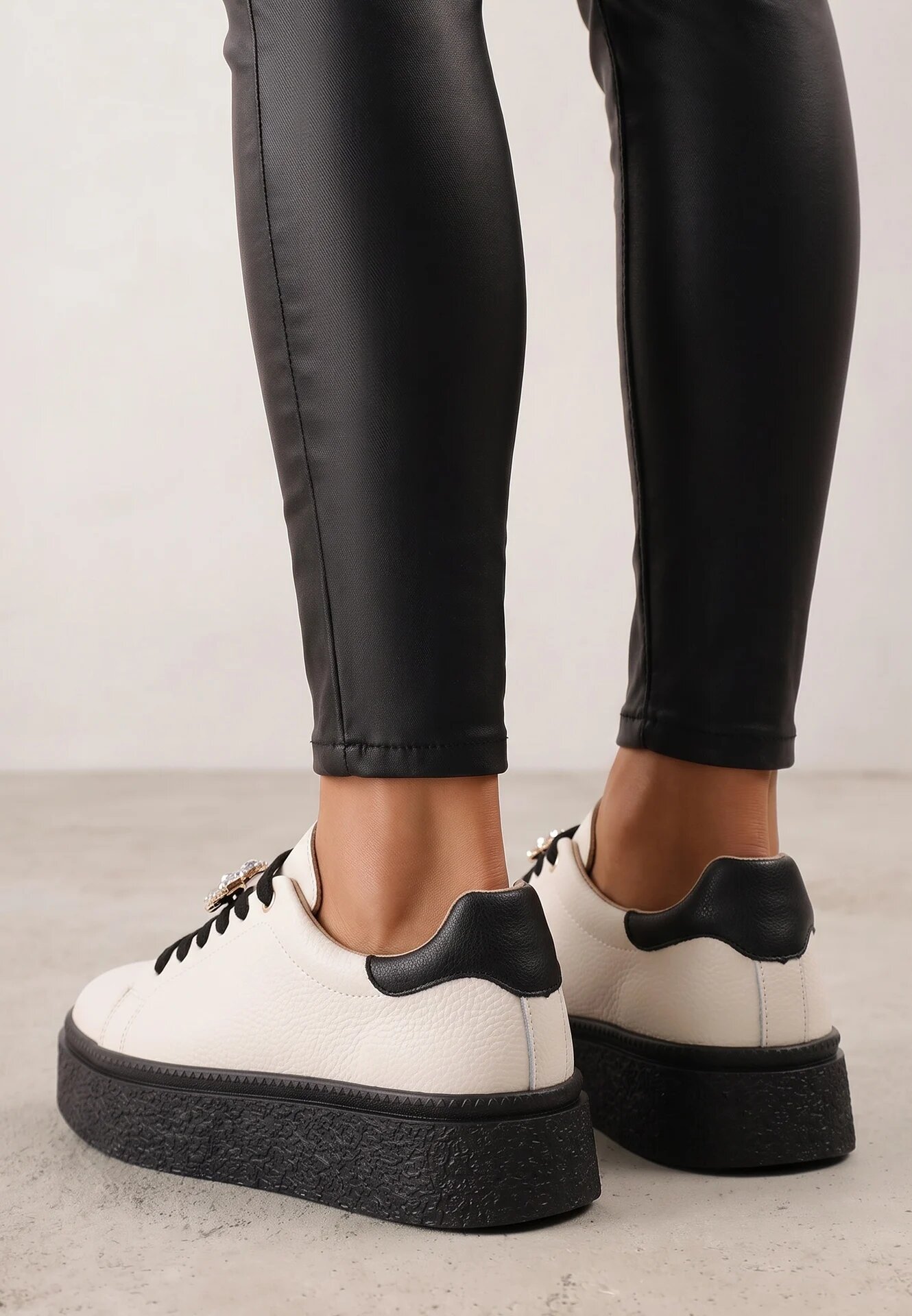 goodin Sneakers minimaliste din piele pe platformă cu aplicație cu strasuri Gorisa Bej cu negru