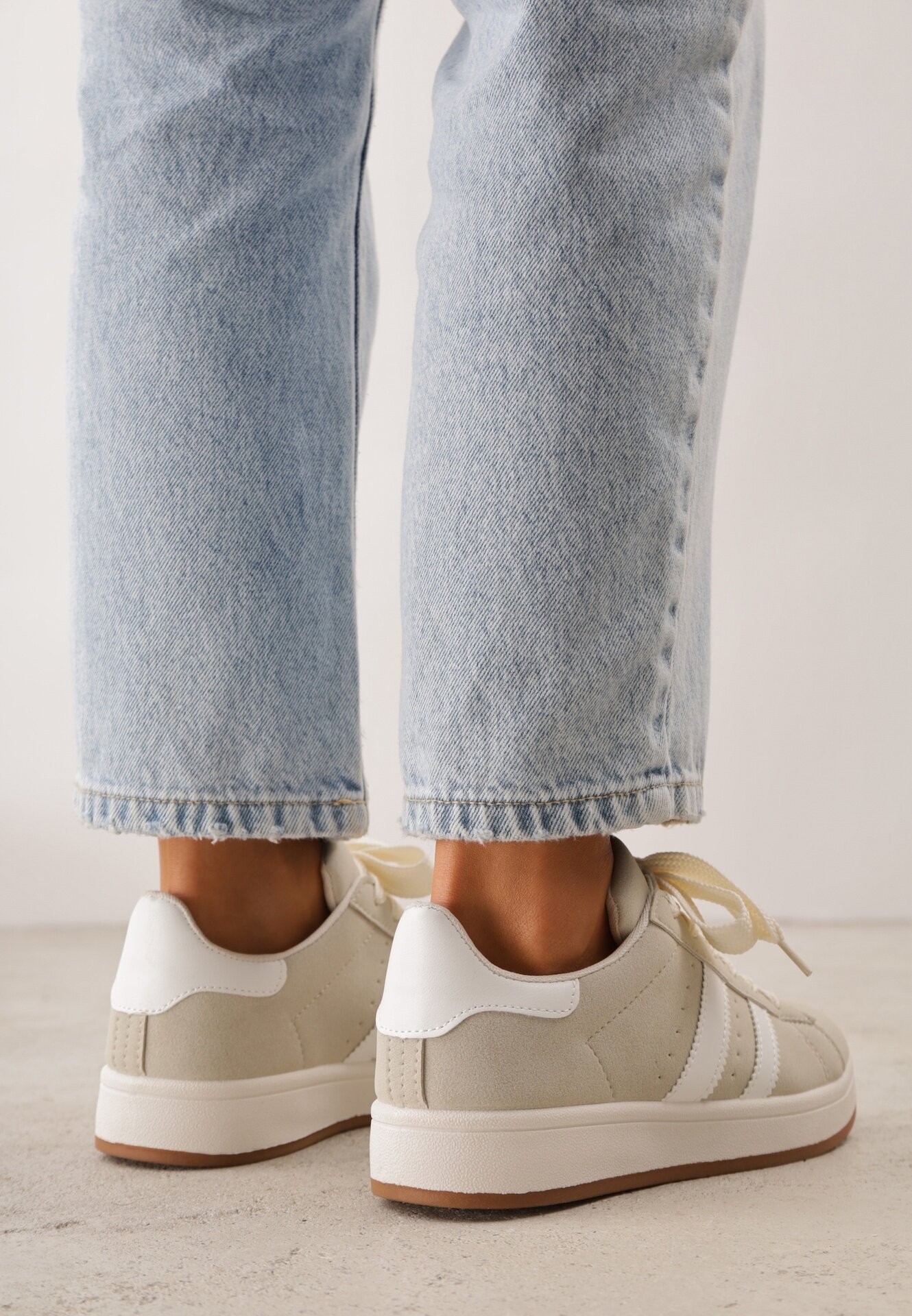 gowin Sneakerși bej decorați cu curele Dolirenna