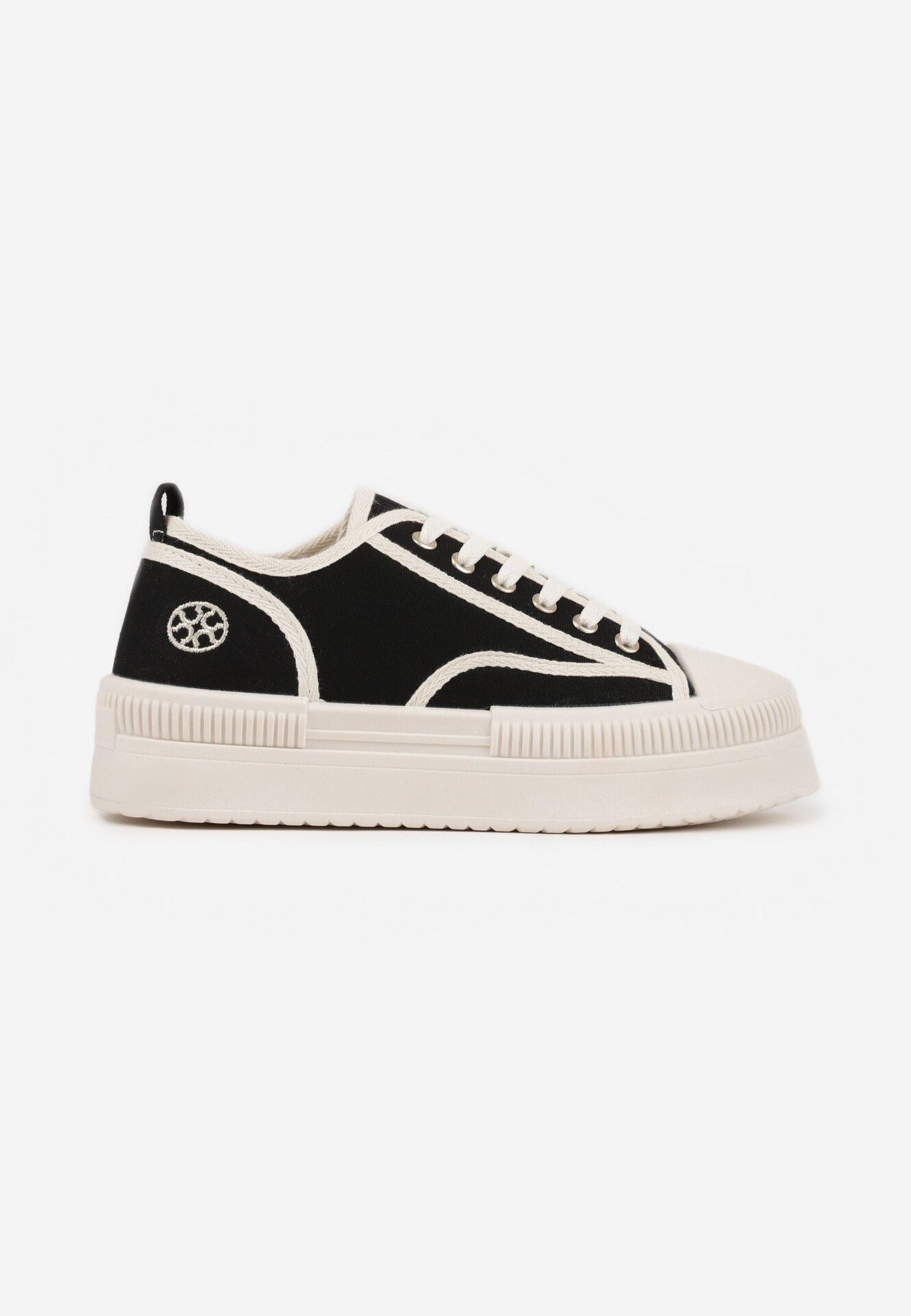 ideal Adidași negri cu platformă cu ornament metalic Afleeria