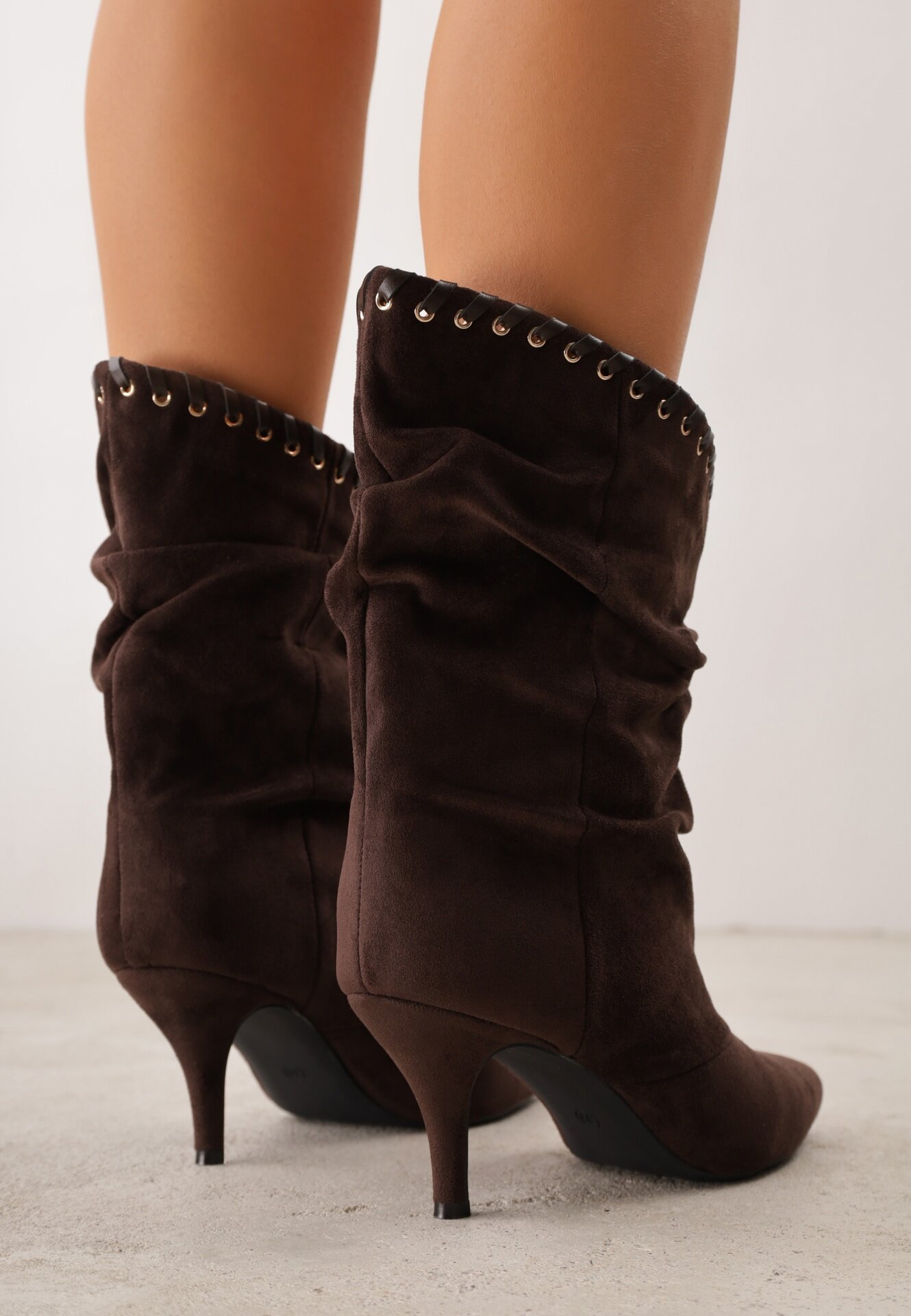 ideal Botine Slouchy cu toc stiletto din imitație de piele întoarsă cu ochiuri metalice decorative Tallie Maro