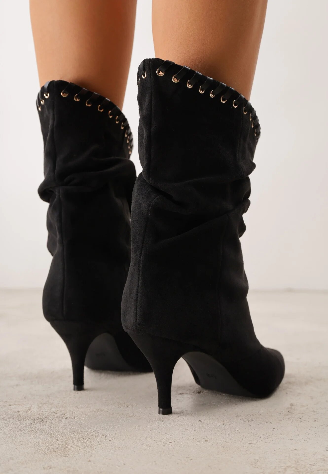 ideal Botine Slouchy cu toc stiletto din imitație de piele întoarsă cu ochiuri metalice decorative Tallie Negre