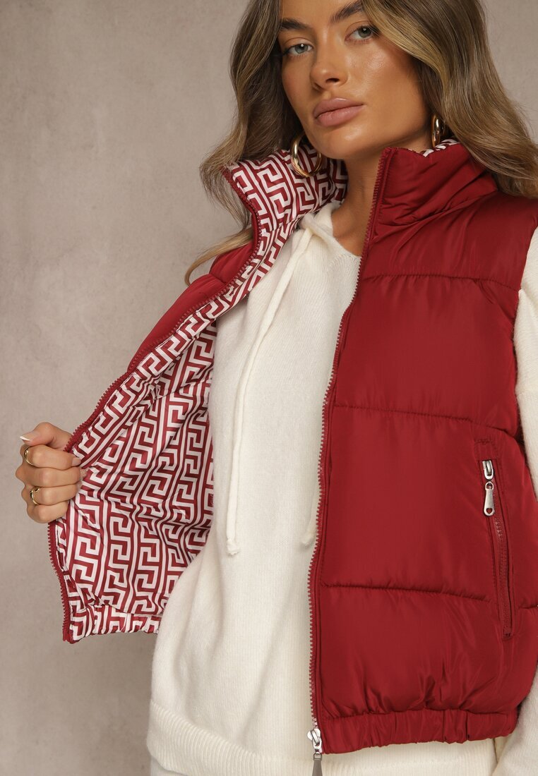 j.style Vestă Bordo Decorată cu Matlasare și Căptușeală Modelată în Meander Olerea