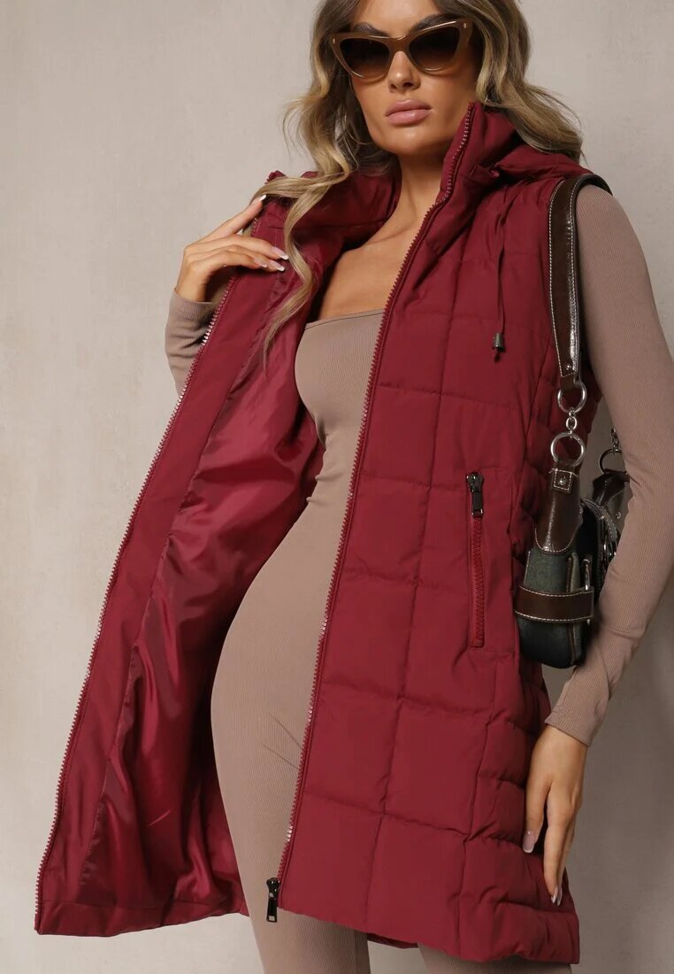 j.style Vestă Bordo decorată cu matlasare și cu glugă detașabilă Atoria