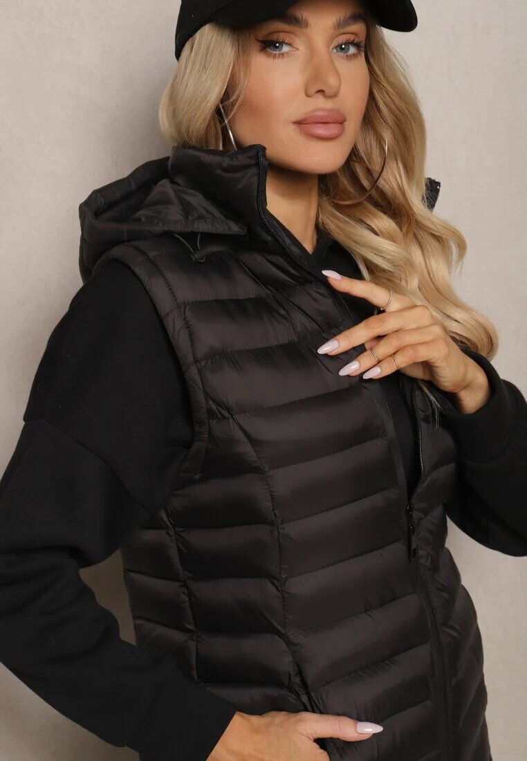 j.style Vestă Lungă Neagră cu glugă și matlasare decorativă Vitiena