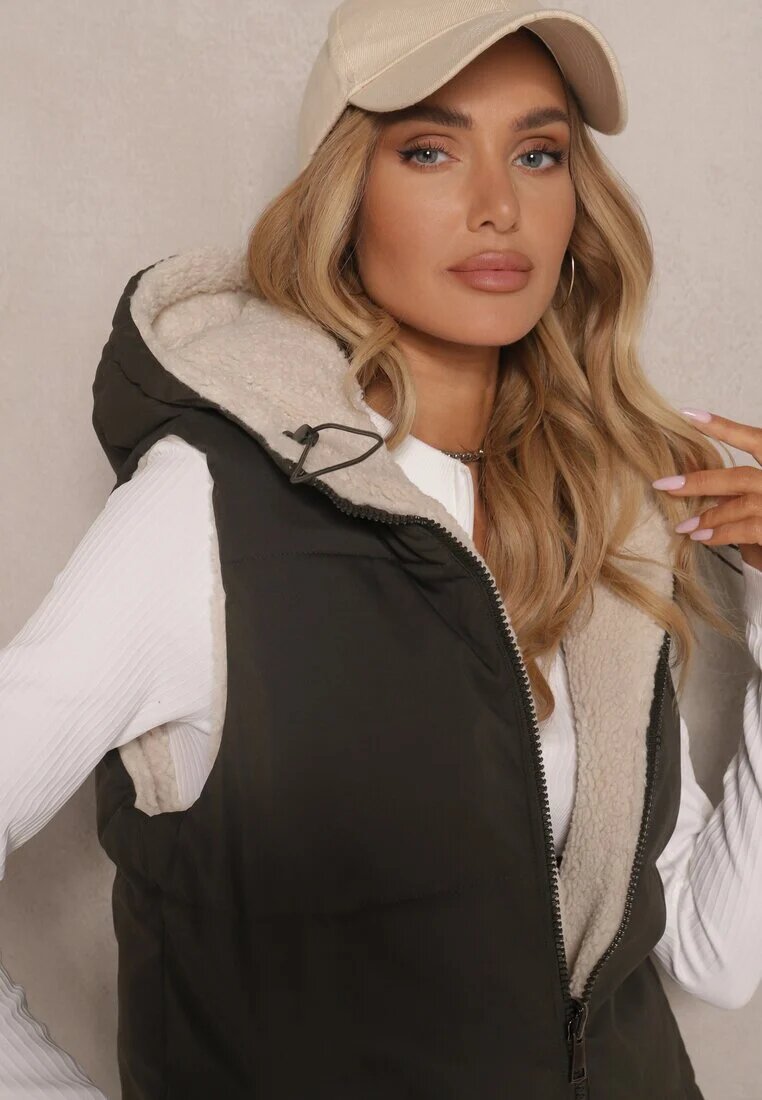 j.style Vestă Reversibilă cu Blană tip Miel și Cusături Matlasate cu Glugă Verde închis Lertitana