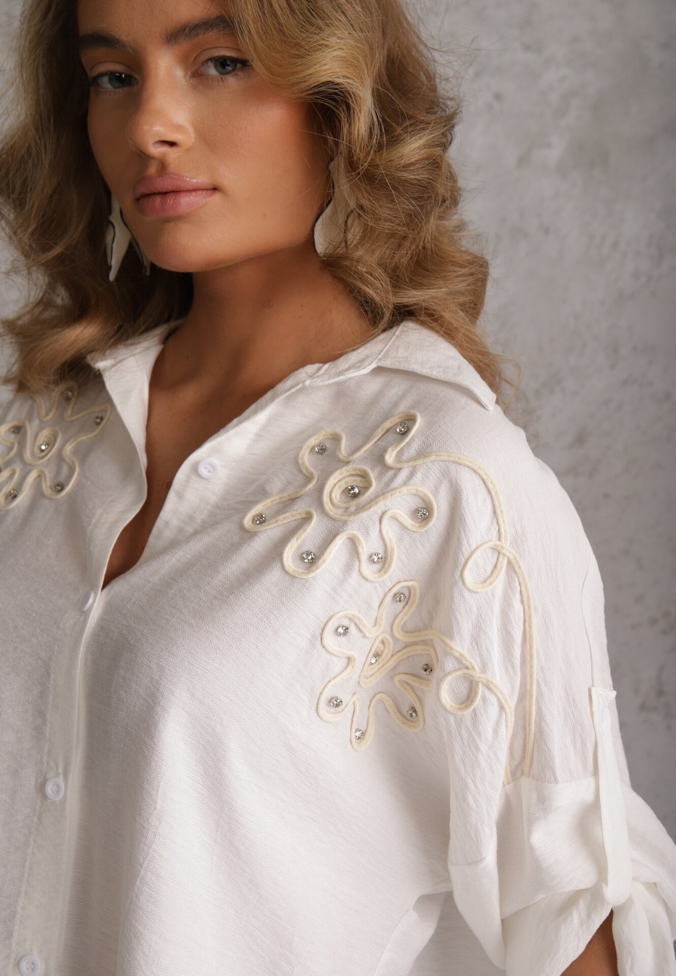 j&x Cămașă Albă Vâscoză Tip Liliac cu Mâneci Reglabile și Broderie Drenesh
