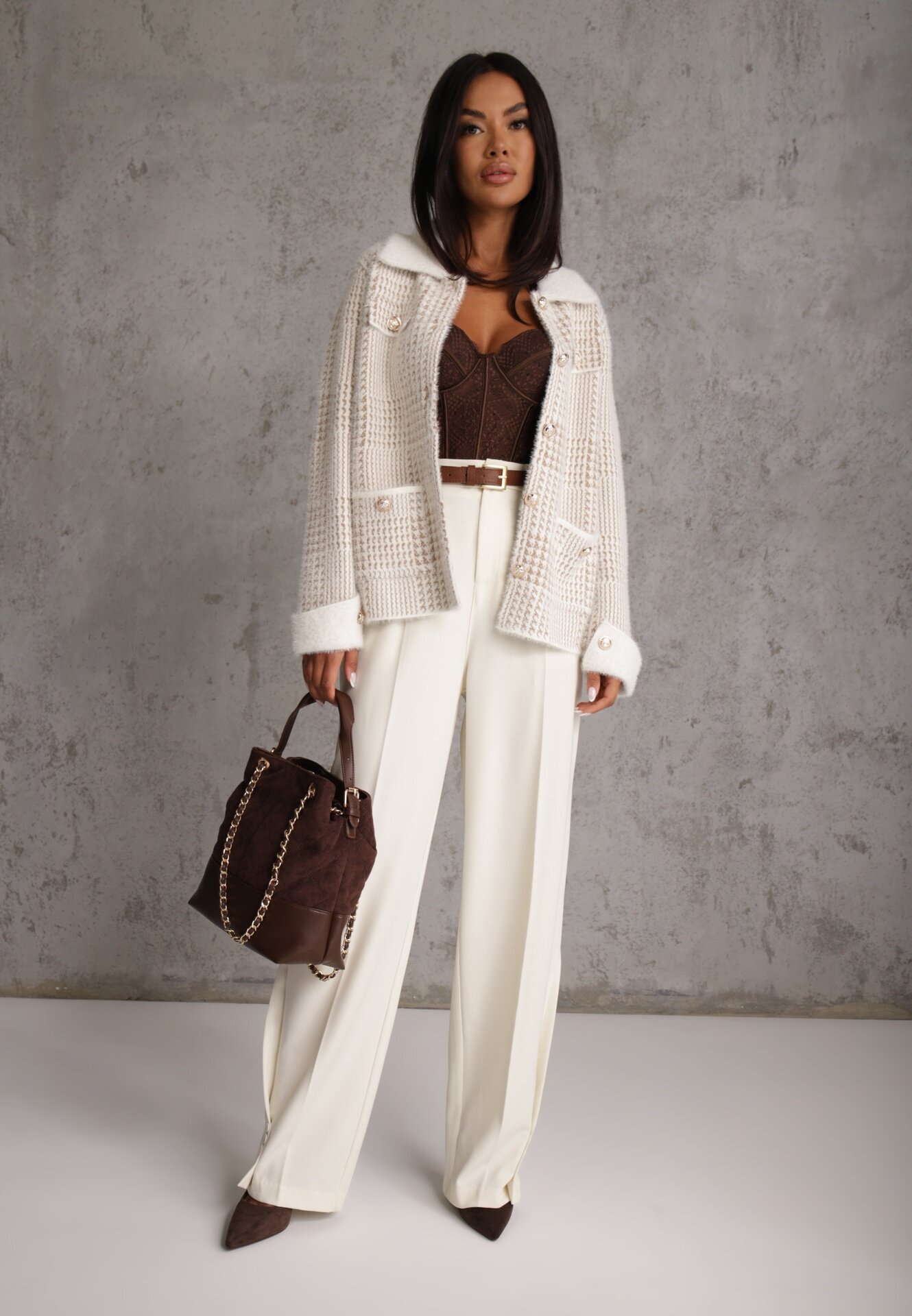 j&x Cardigan tweed cu lână cu nasturi bijuterie și buzunare cu clapă Alveme Bej deschis