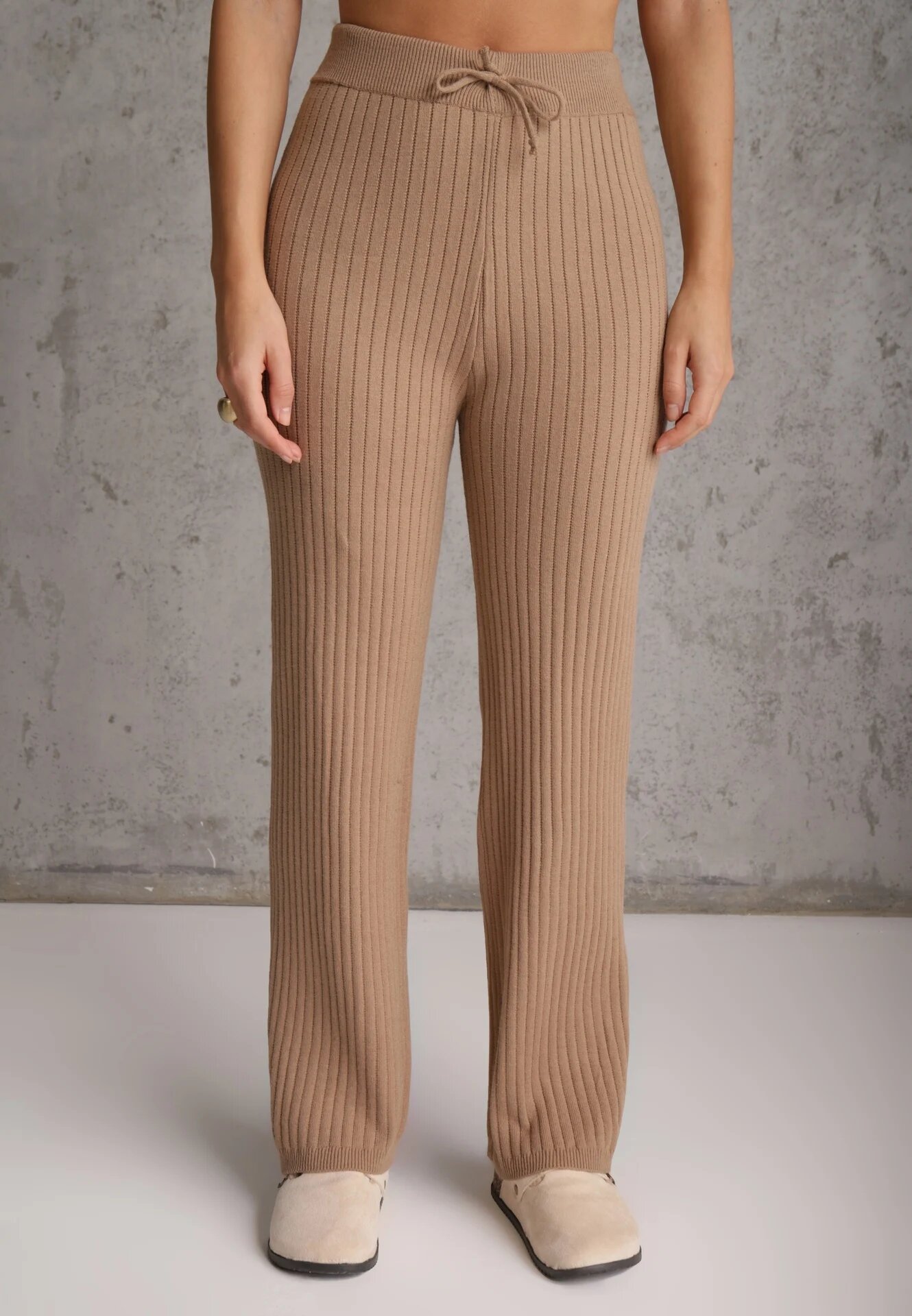 j&x Compleu din 3 piese din tricot cu bumbac: vestă cardigan și pantaloni Nordelia Bej