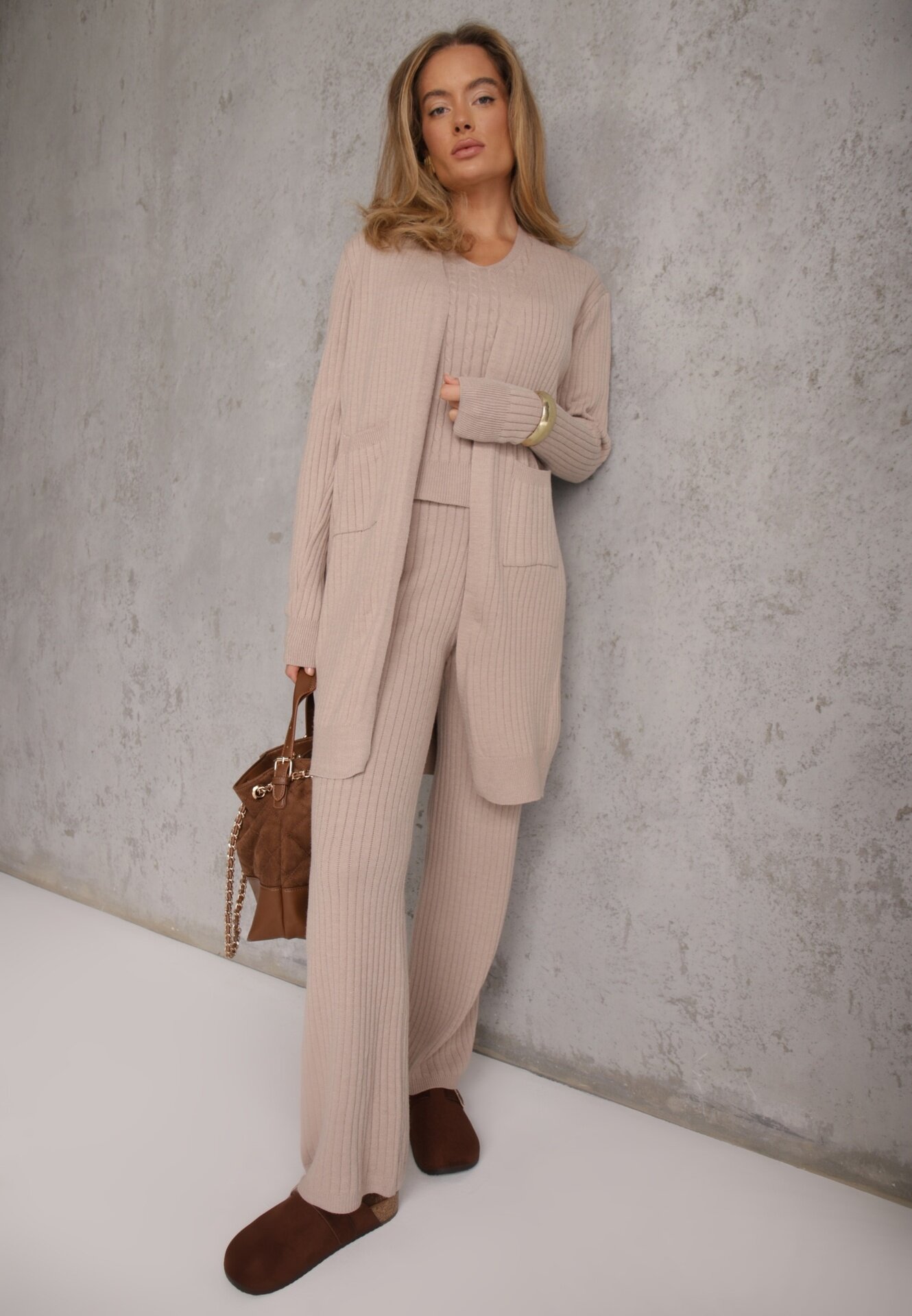 j&x Compleu din 3 piese din tricot cu bumbac: vestă cardigan și pantaloni Nordelia Bej deschis