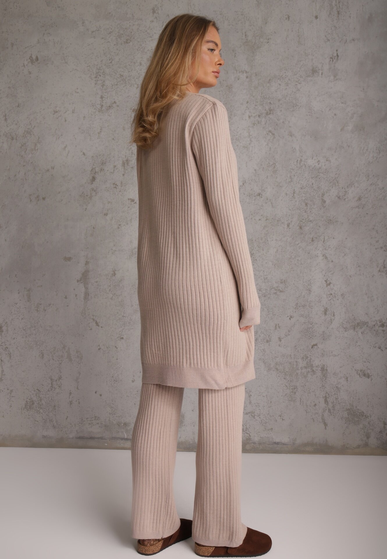 j&x Compleu din 3 piese din tricot cu bumbac: vestă cardigan și pantaloni Nordelia Bej deschis