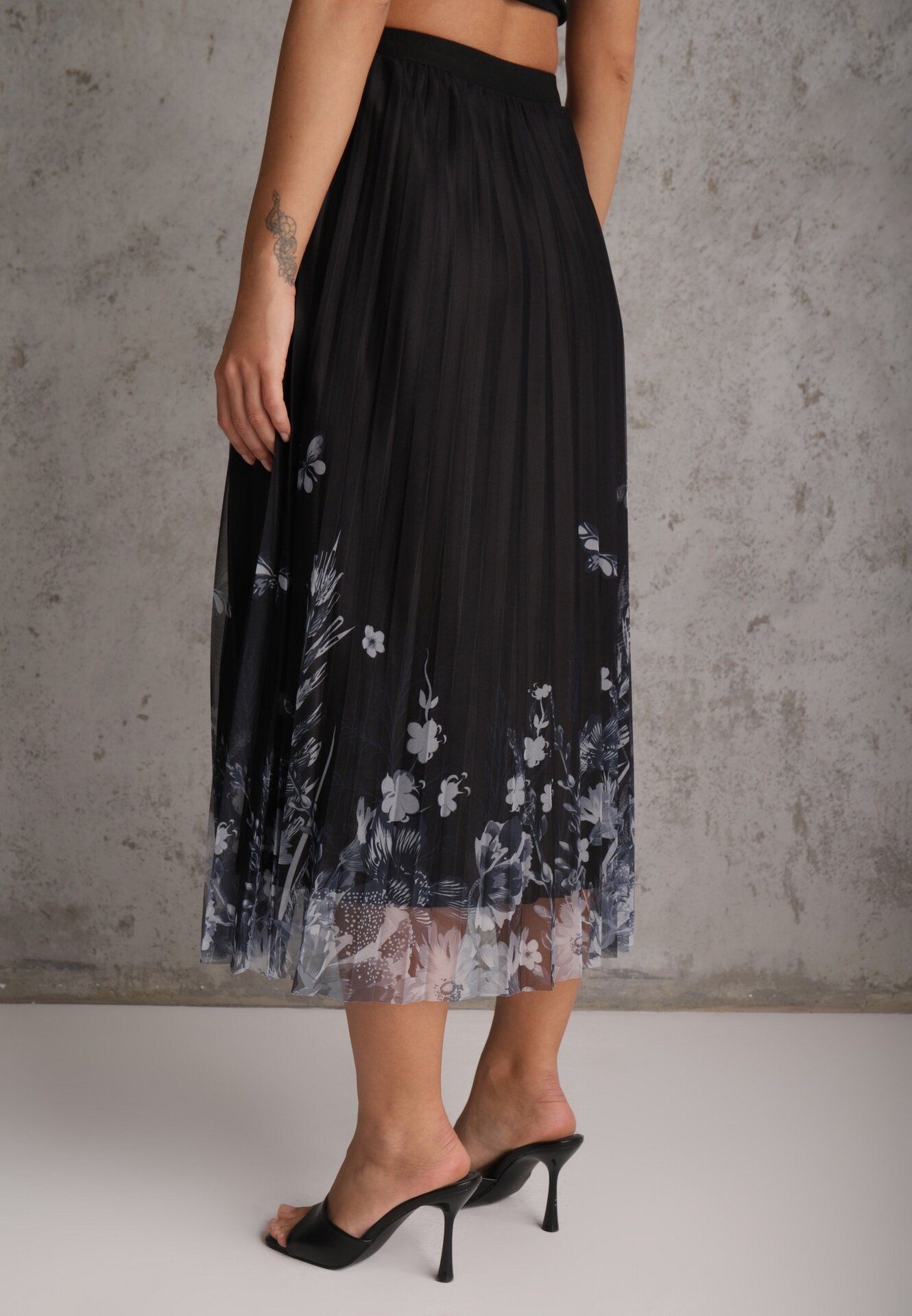 j&x Fustă evazată cu pliuri fine și broderie florală Zephali Bleumarin