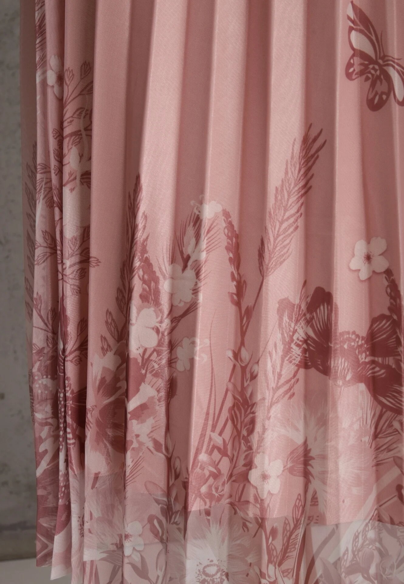 j&x Fustă evazată cu pliuri fine și broderie florală Zephali Roz