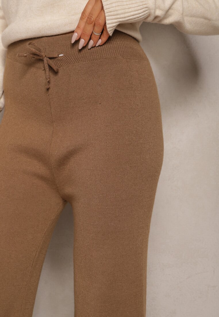 j&x Pantaloni Maro deschis cu croială largă Talie înaltă cu strasuri și elastic în talie Loreitha