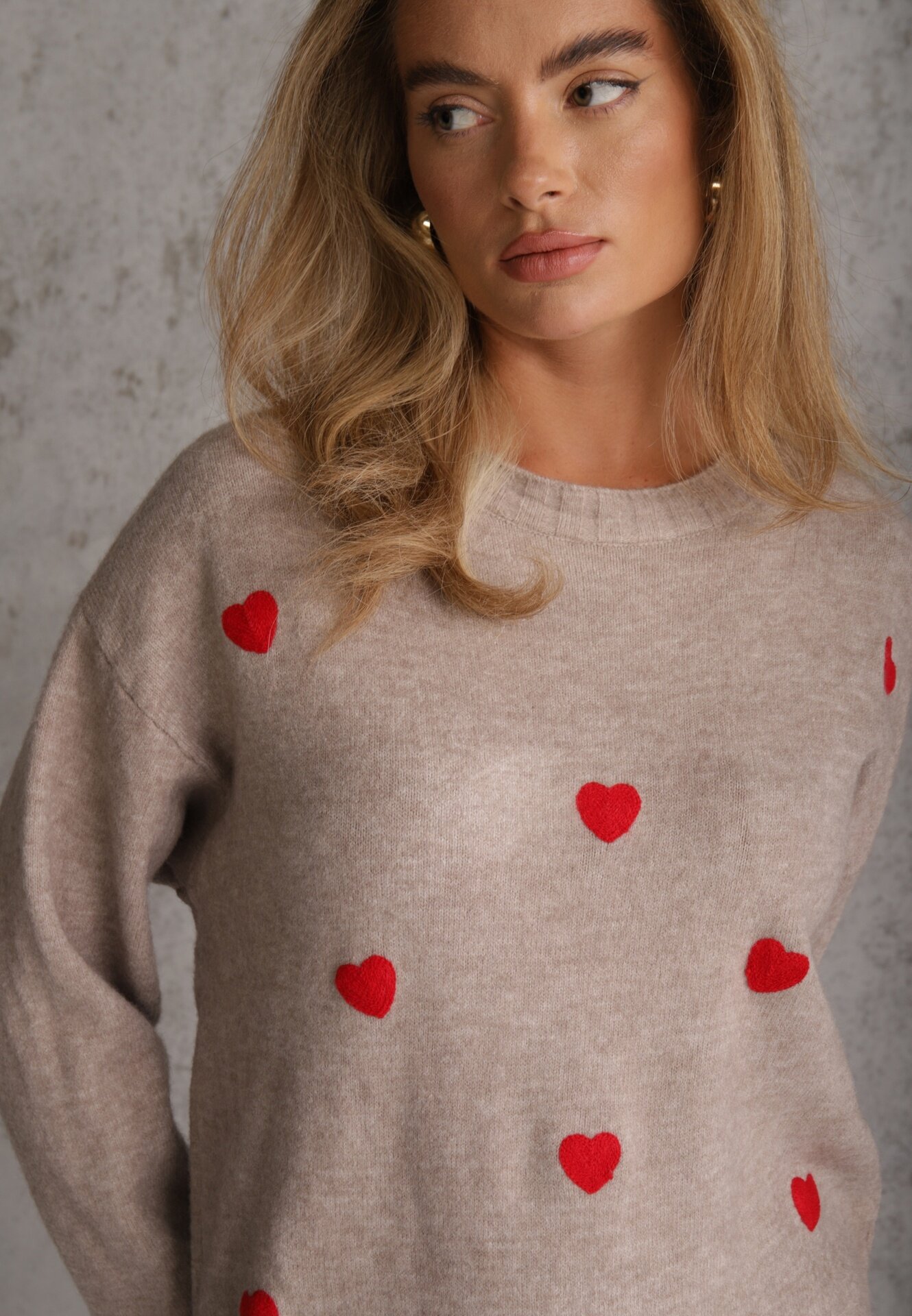 j&x Pulover casual cu lână și bumbac cu broderii de inimioare în față Veroni Bej