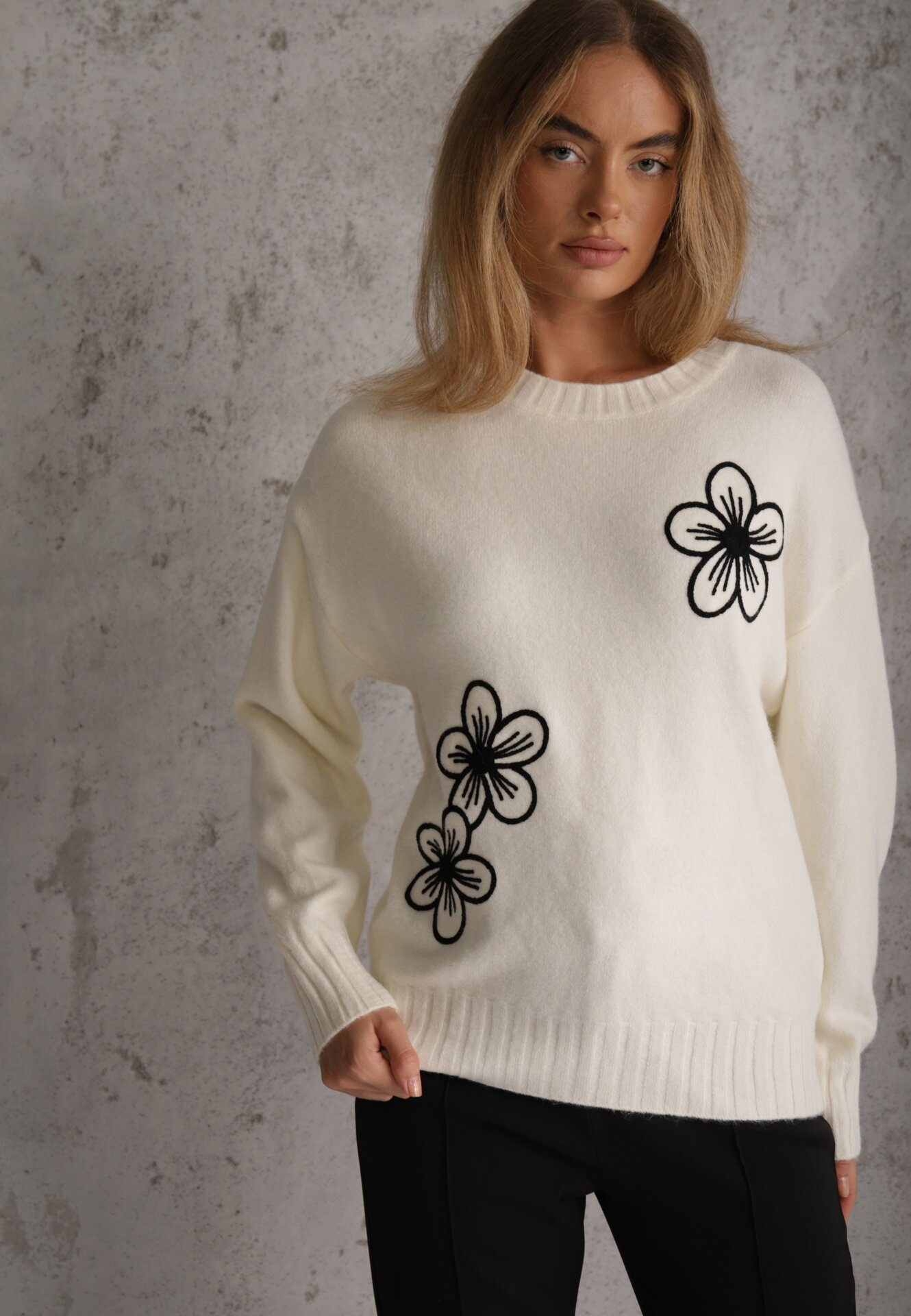 j&x Pulover clasic cu aplicație florală din fire Undinesse Bej deschis