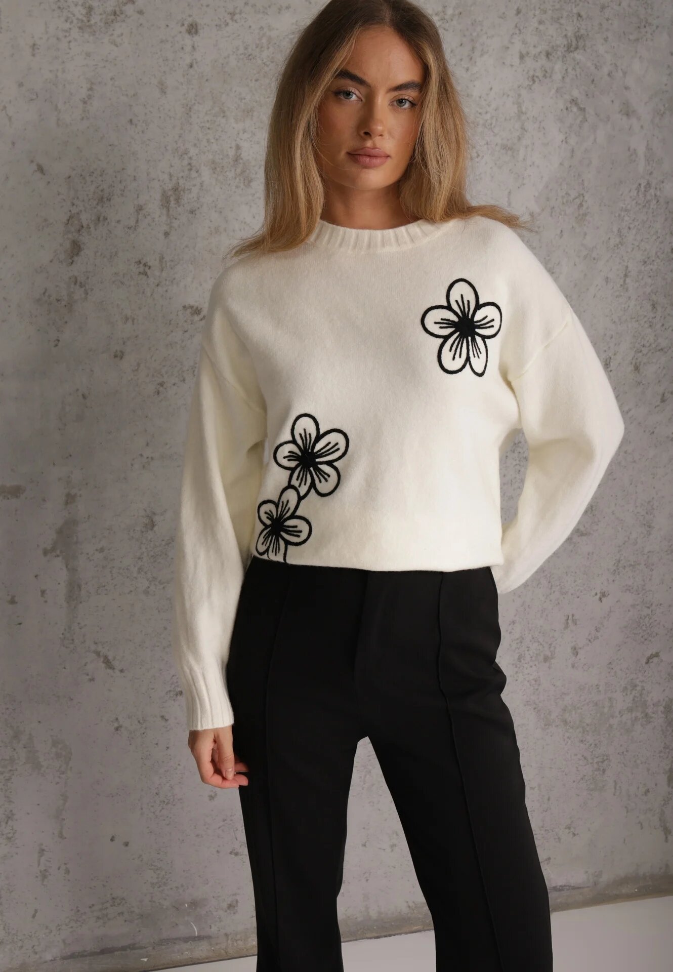 j&x Pulover clasic cu aplicație florală din fire Undinesse Bej deschis