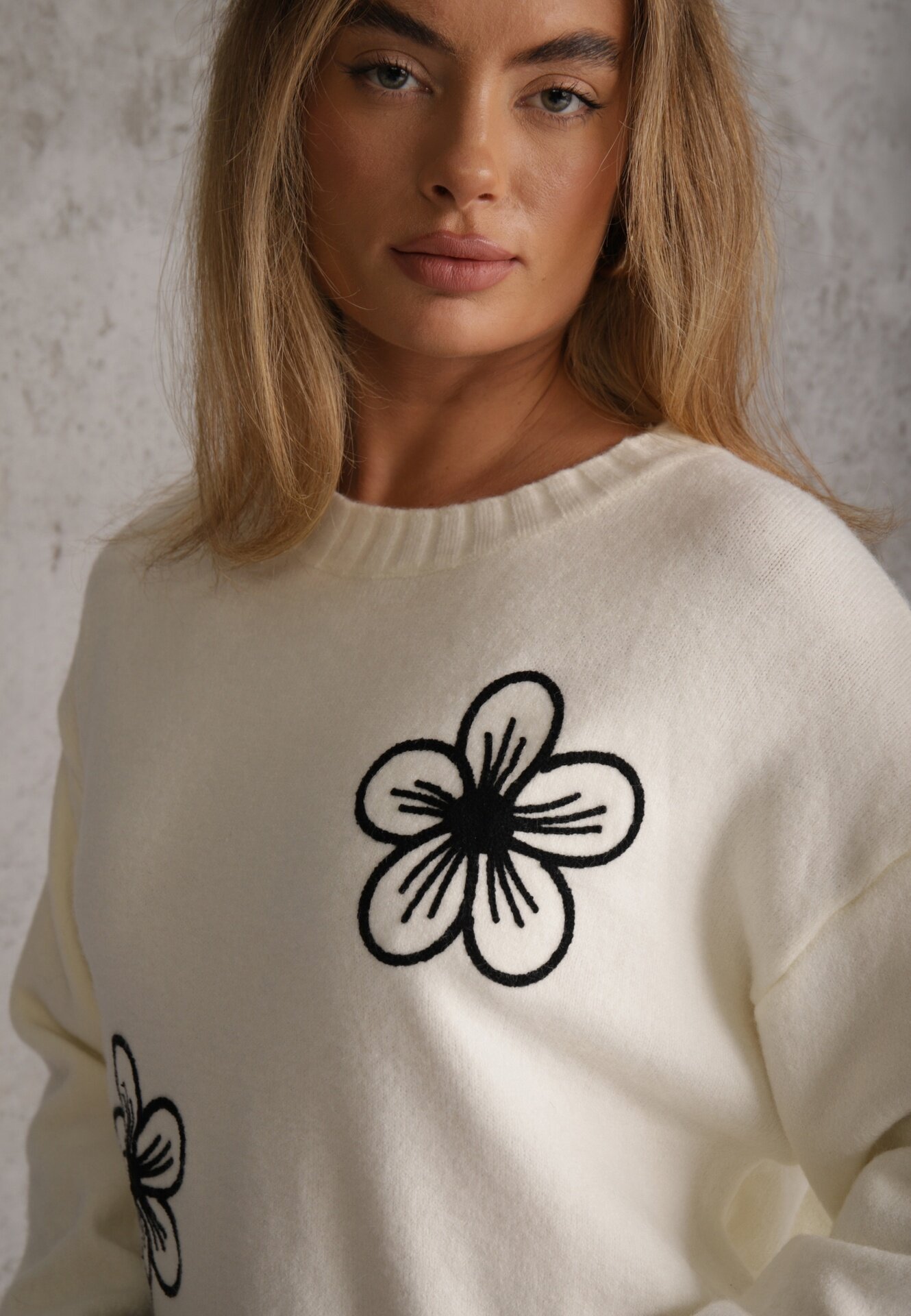 j&x Pulover clasic cu aplicație florală din fire Undinesse Bej deschis