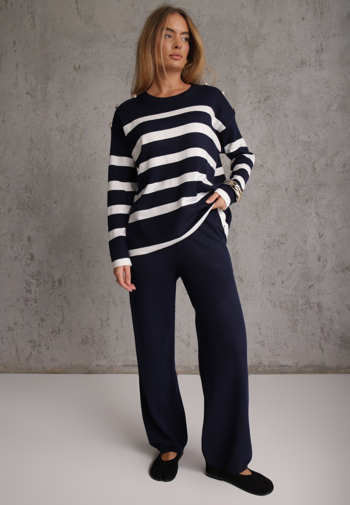 j&x Set din tricot cu bumbac pulover în dungi cu nasturi decorativi și pantaloni Yatis Bleumarin
