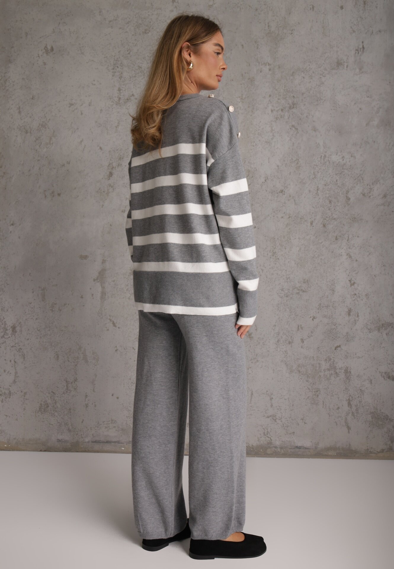 j&x Set din tricot cu bumbac pulover în dungi cu nasturi decorativi și pantaloni Yatis Gri