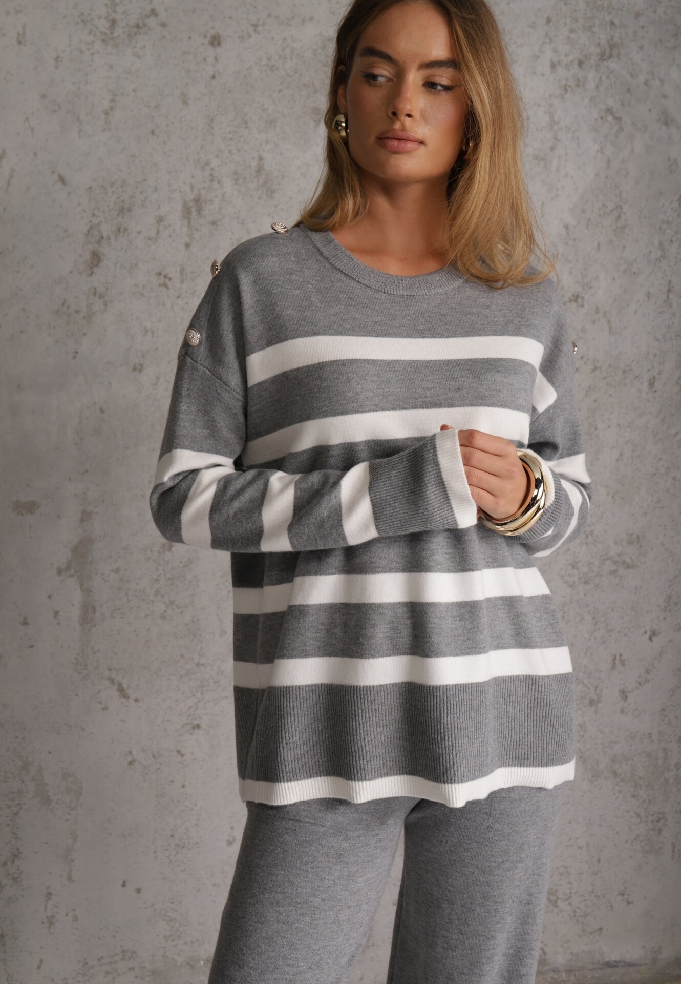 j&x Set din tricot cu bumbac pulover în dungi cu nasturi decorativi și pantaloni Yatis Gri