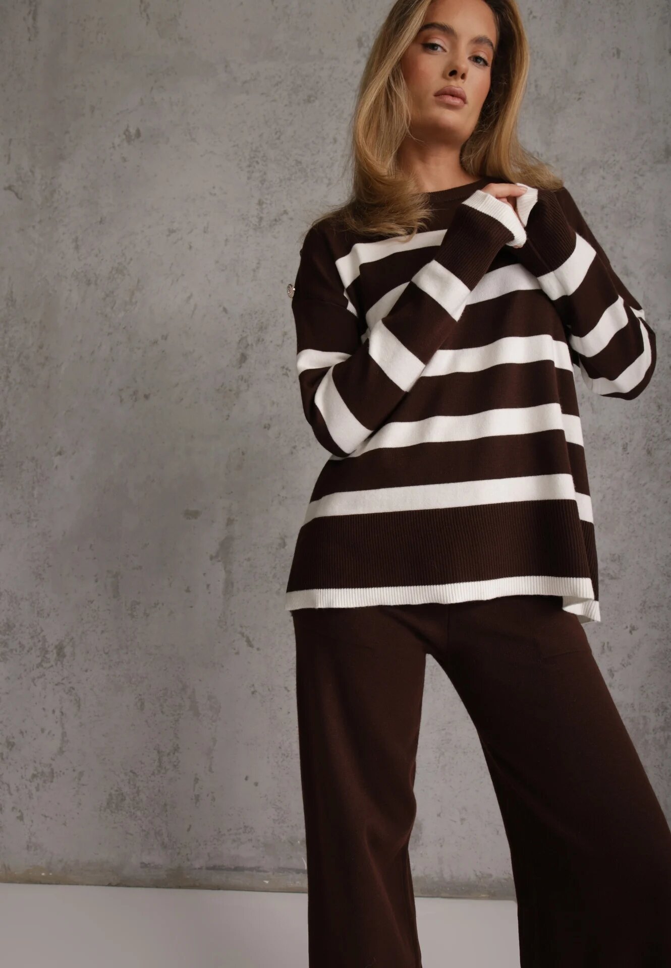 j&x Set din tricot cu bumbac pulover în dungi cu nasturi decorativi și pantaloni Yatis Maro