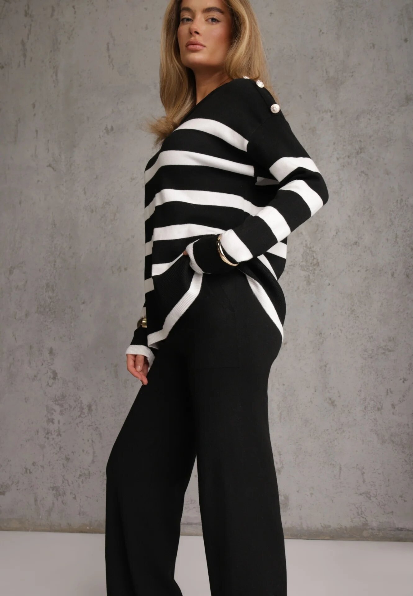 j&x Set din tricot cu bumbac pulover în dungi cu nasturi decorativi și pantaloni Yatis Negru