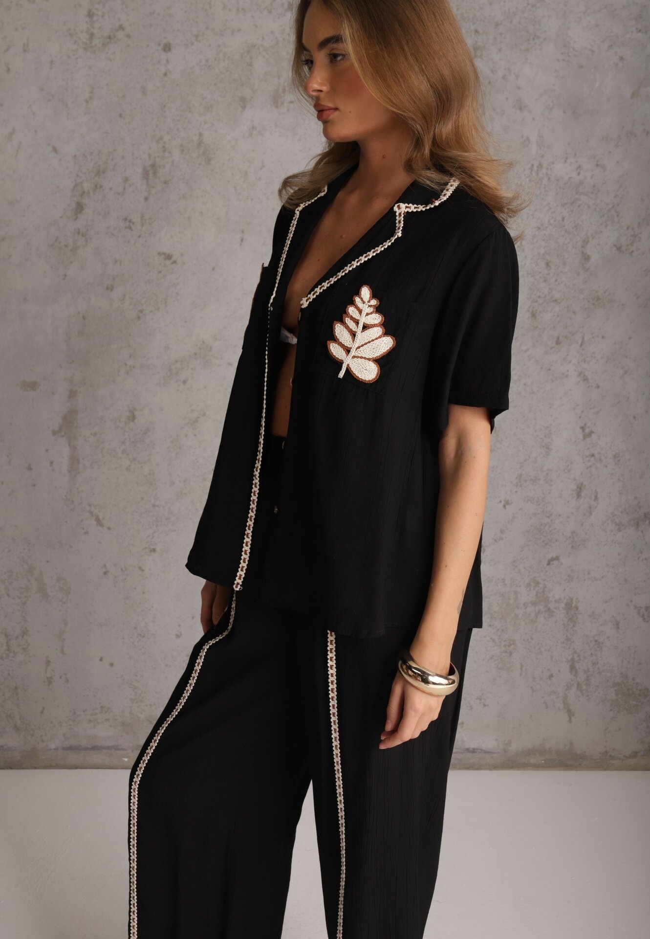 j&x Set din viscoză: cămașă și pantaloni cu aplicații croșetate Urasen Negru