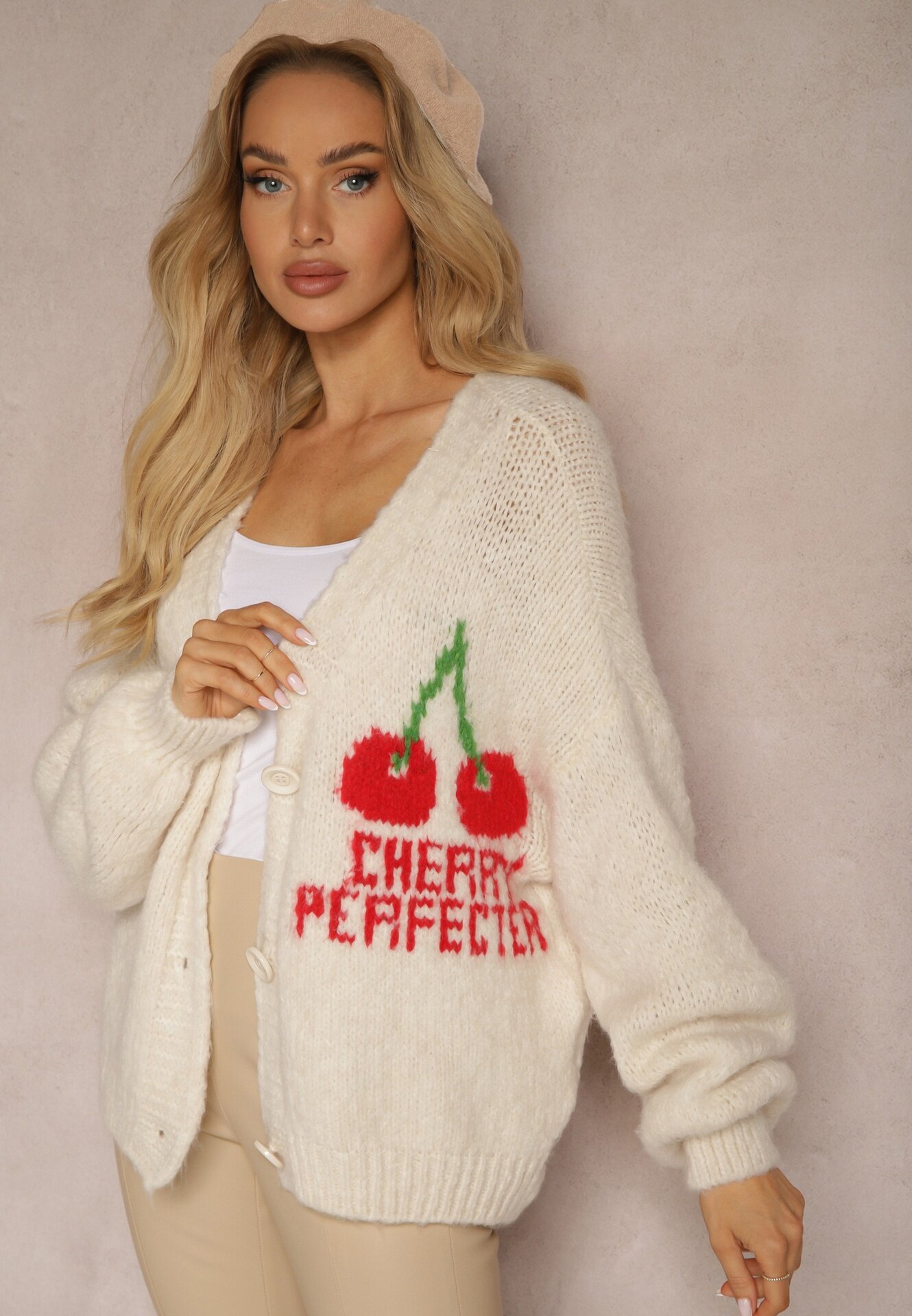 jumelle Cardigan bej deschis cu amestec de lână cu inscripție și cireașă Benana