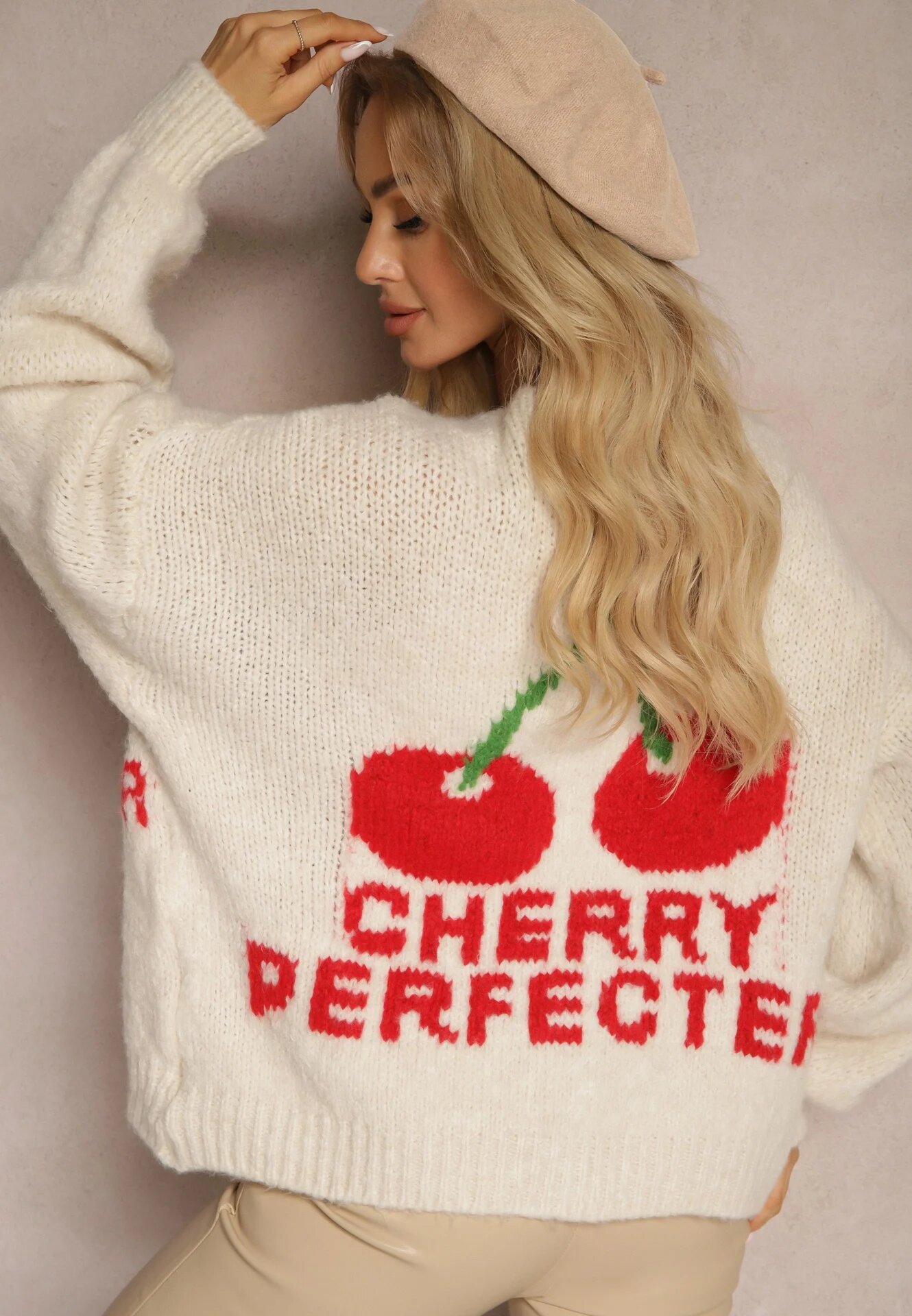 jumelle Cardigan bej deschis cu amestec de lână cu inscripție și cireașă Benana