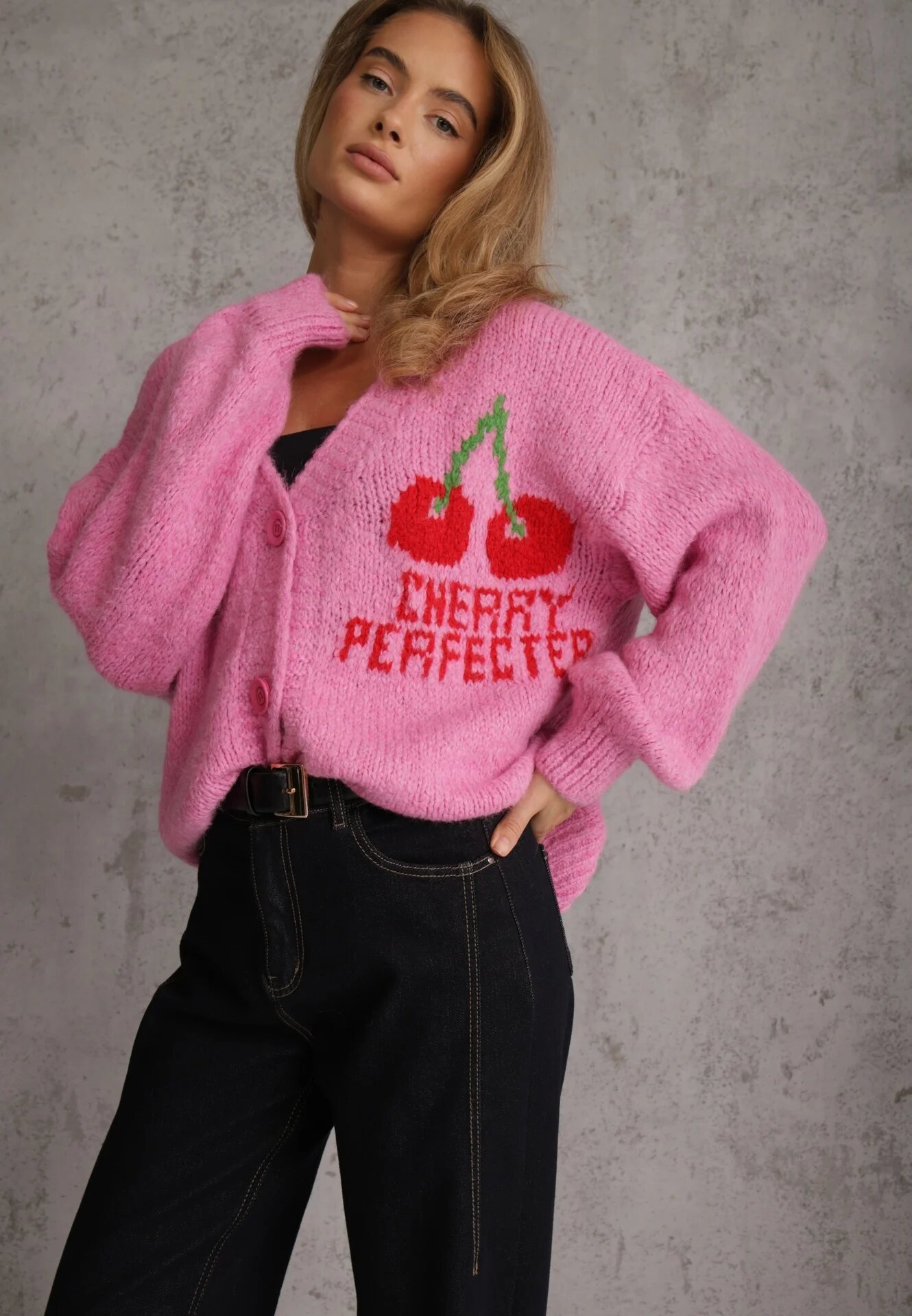 jumelle Cardigan Fuchsia cu amestec de lână cu inscripție și cireașă Benana