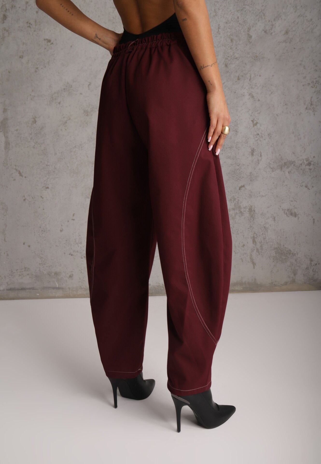 jumelle Pantaloni Casual Balloon cu cusături cu ață contrastantă Sariaho Bordo