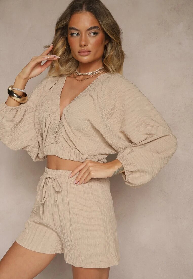 jumelle Set două piese Bej Bluză cu Decolteu Adânc Pantaloni scurți cu Elastic în Talie Gemvia