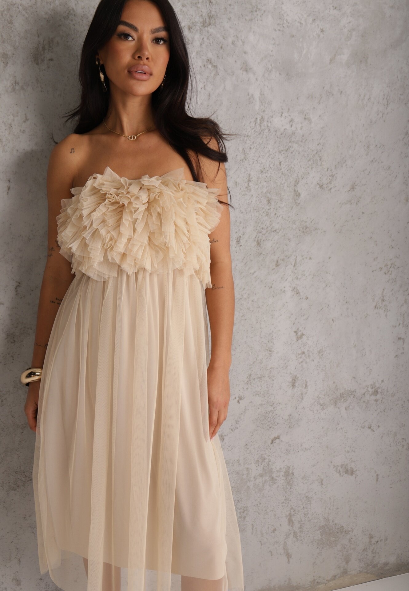 lily rose Rochie bej din tul fără bretele cu volane Tremone