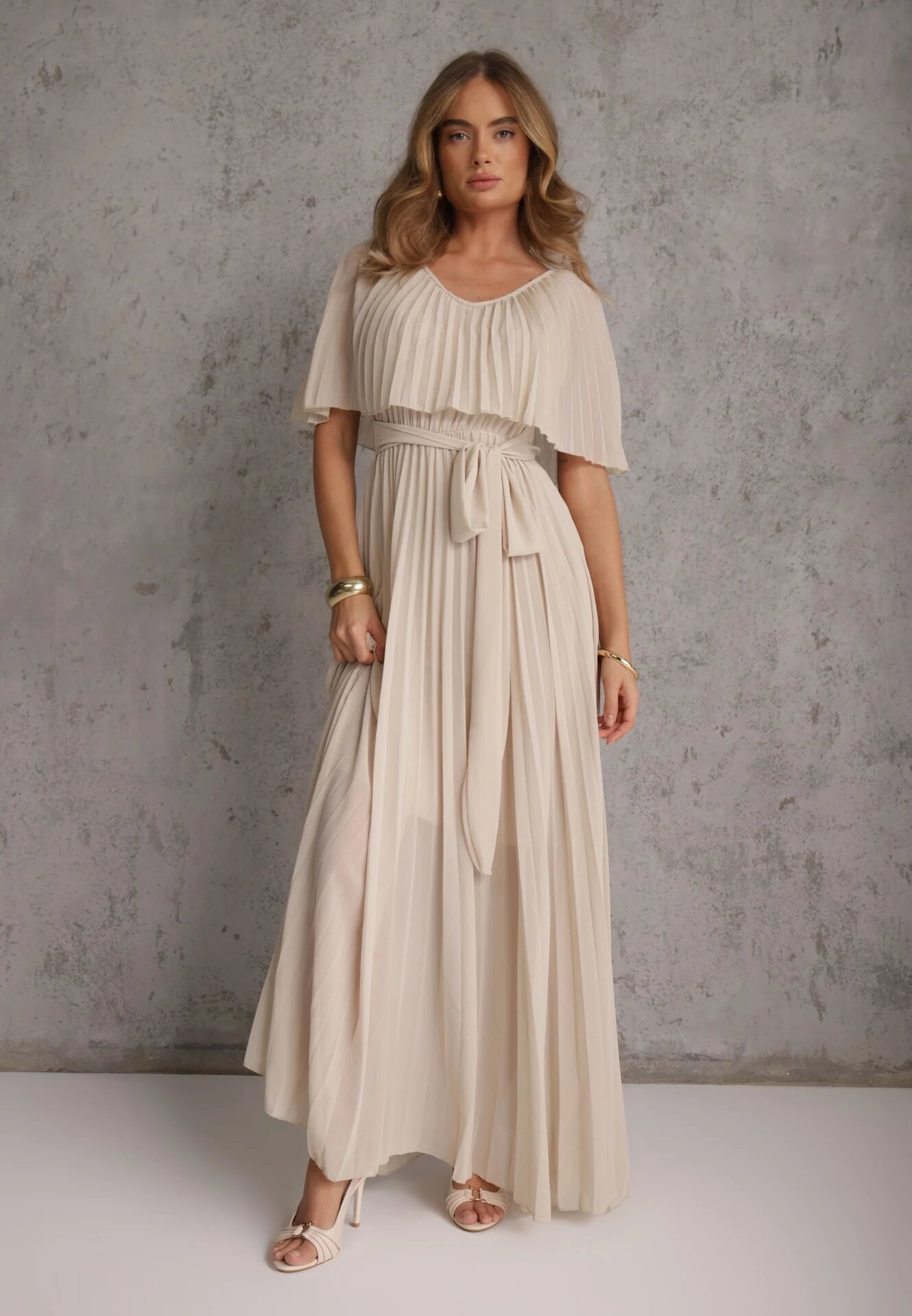 lily rose Rochie Bej Plisată cu Elastic în Talie cu Volan la Decolteu Drenia
