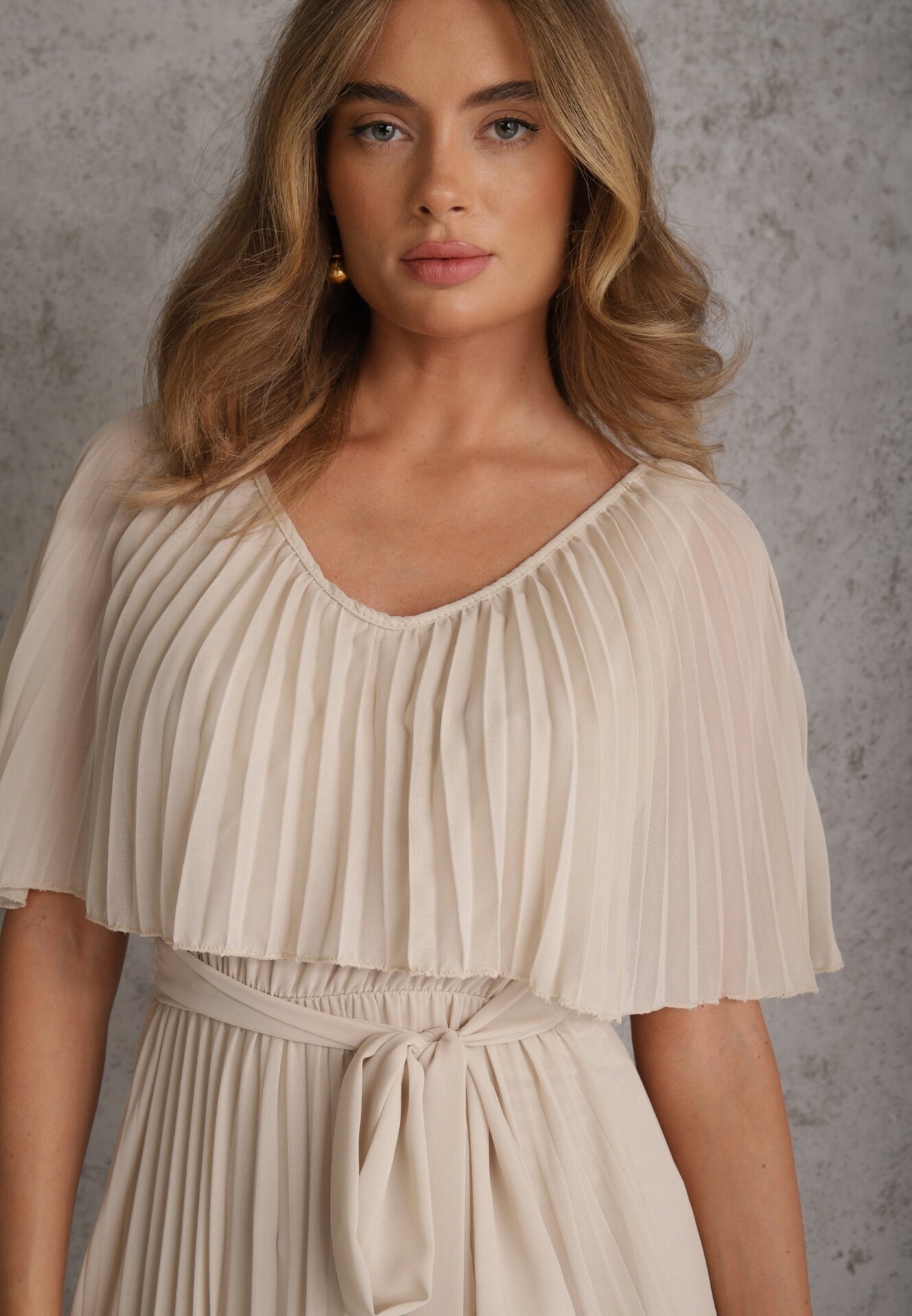 lily rose Rochie Bej Plisată cu Elastic în Talie cu Volan la Decolteu Drenia