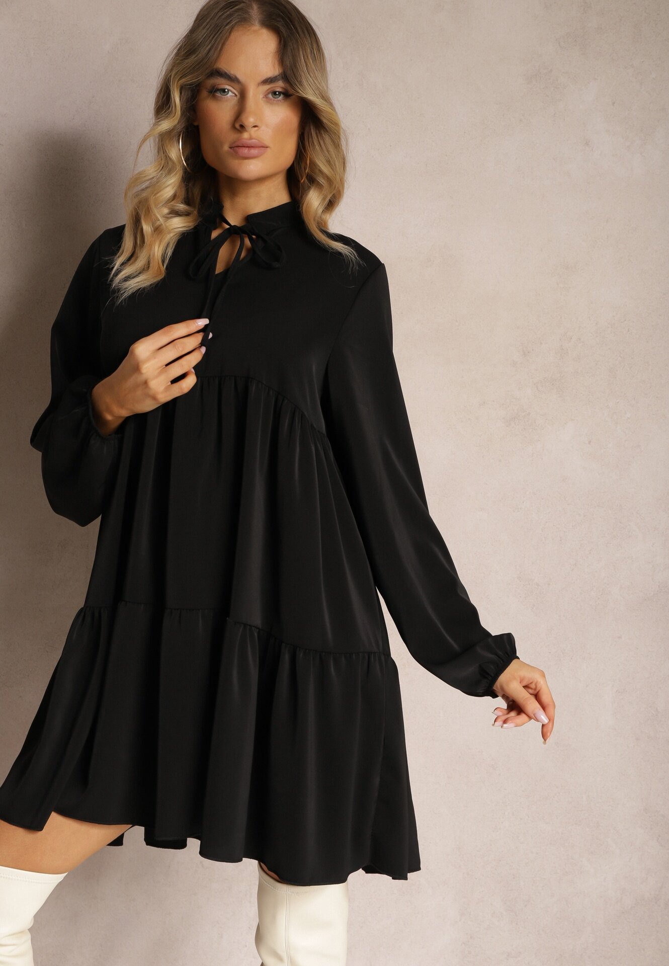lily rose Rochie Neagră evazată cu Volănaș și Decolteu Rotund Vasaia