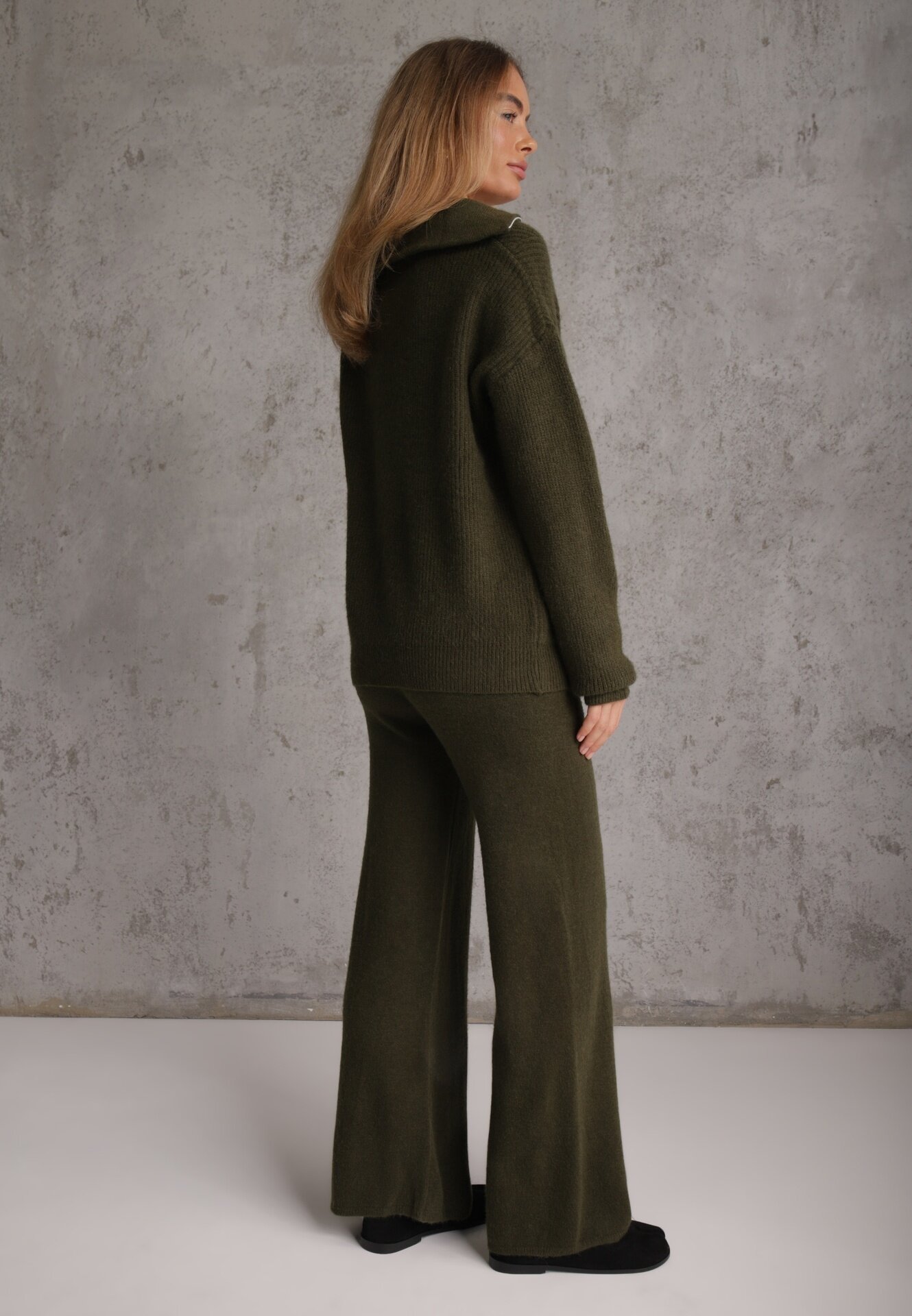 m&d fashion Compleu croșetat cu pantaloni drepți și cu guler înalt cu fermoar Verila Verde închis